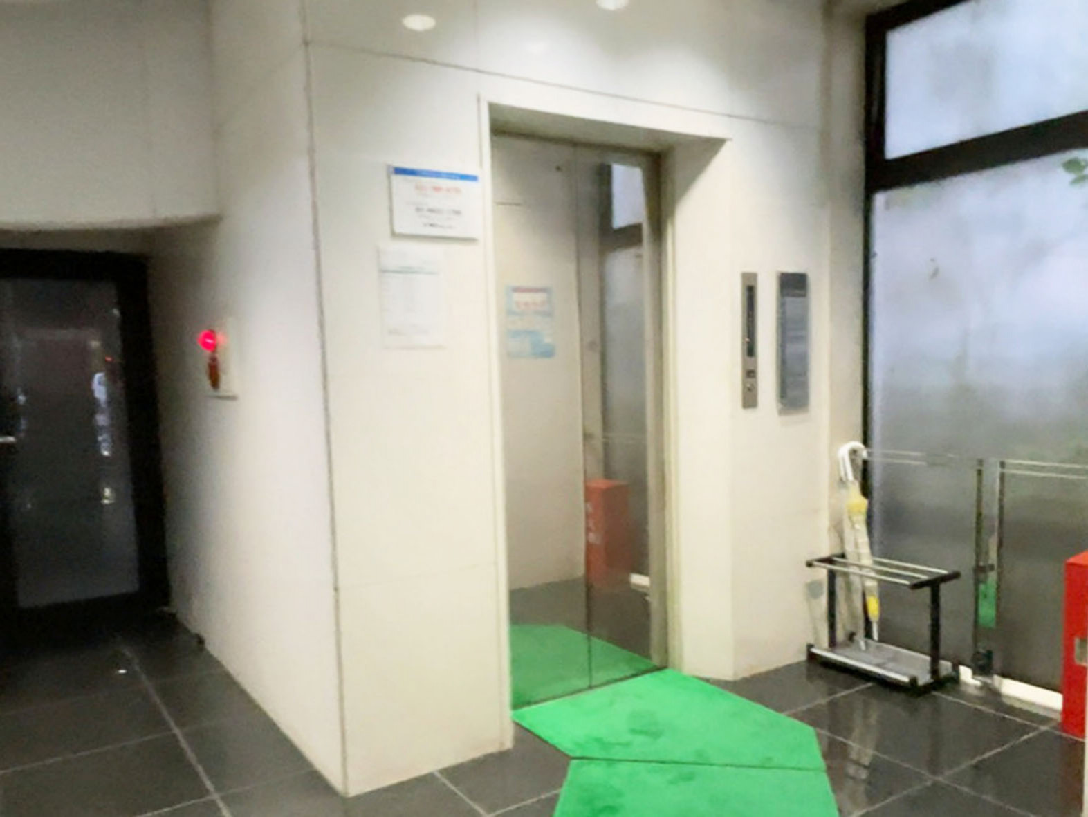 エレベーター(1基)