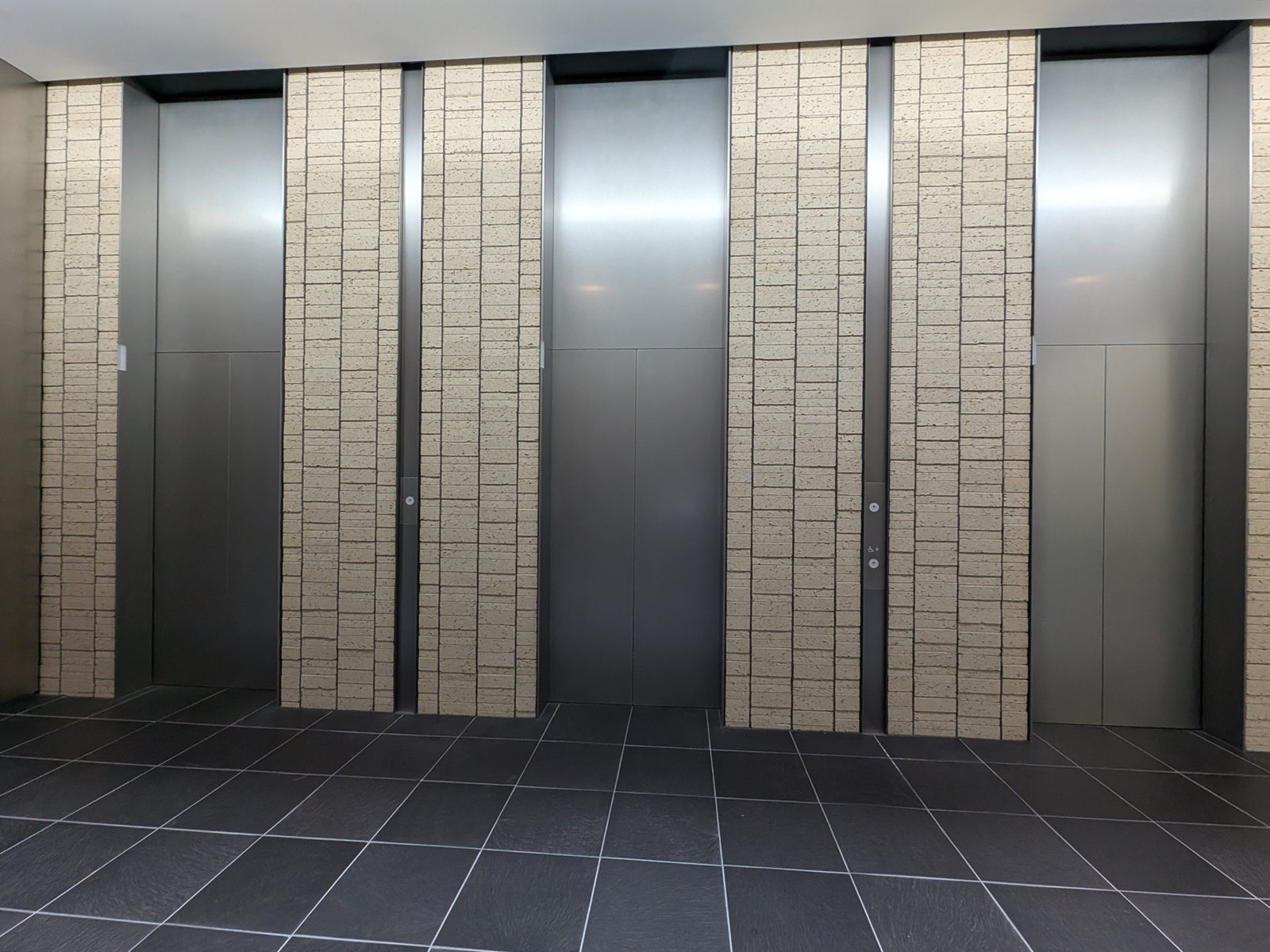 エレベーター(乗用3基)