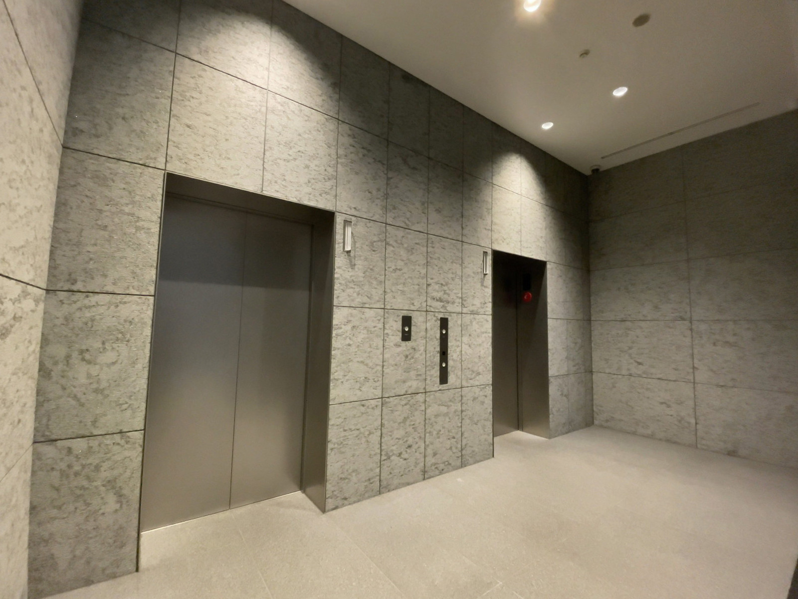 エレベーター(2基)