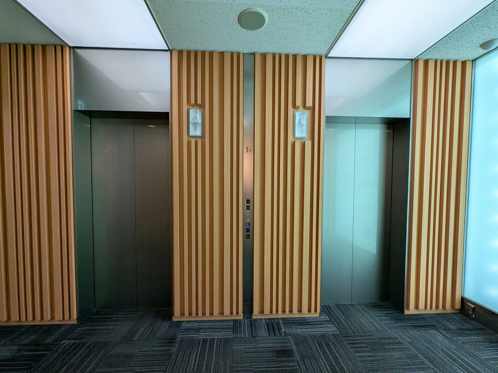 エレベーター(2基)