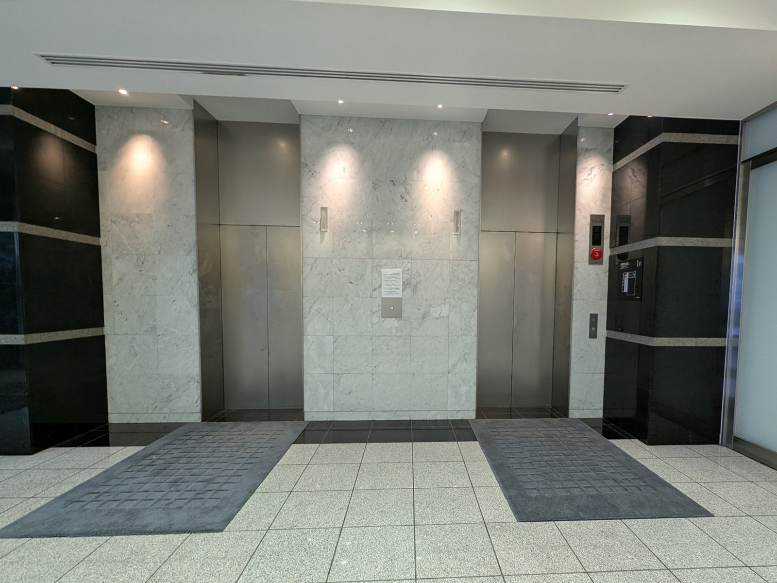 エレベーター(2基)