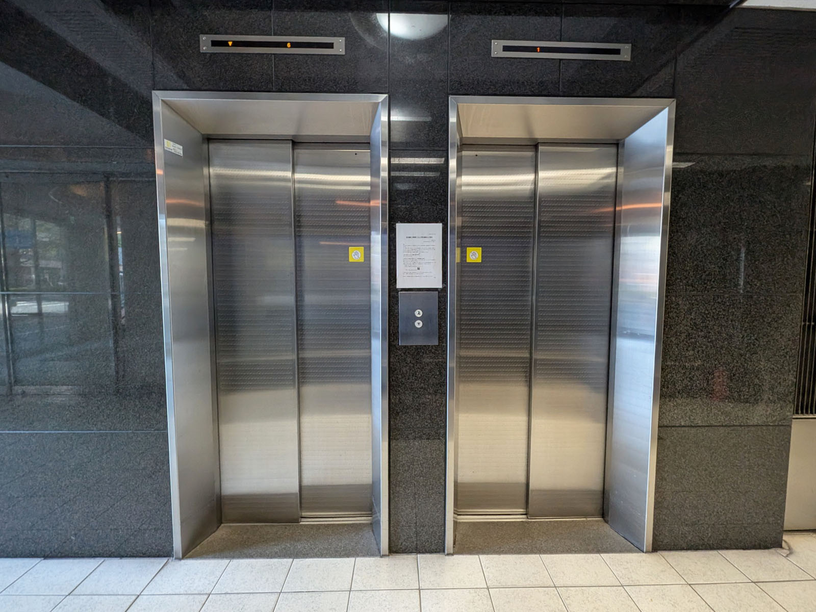 エレベーター(2基)
