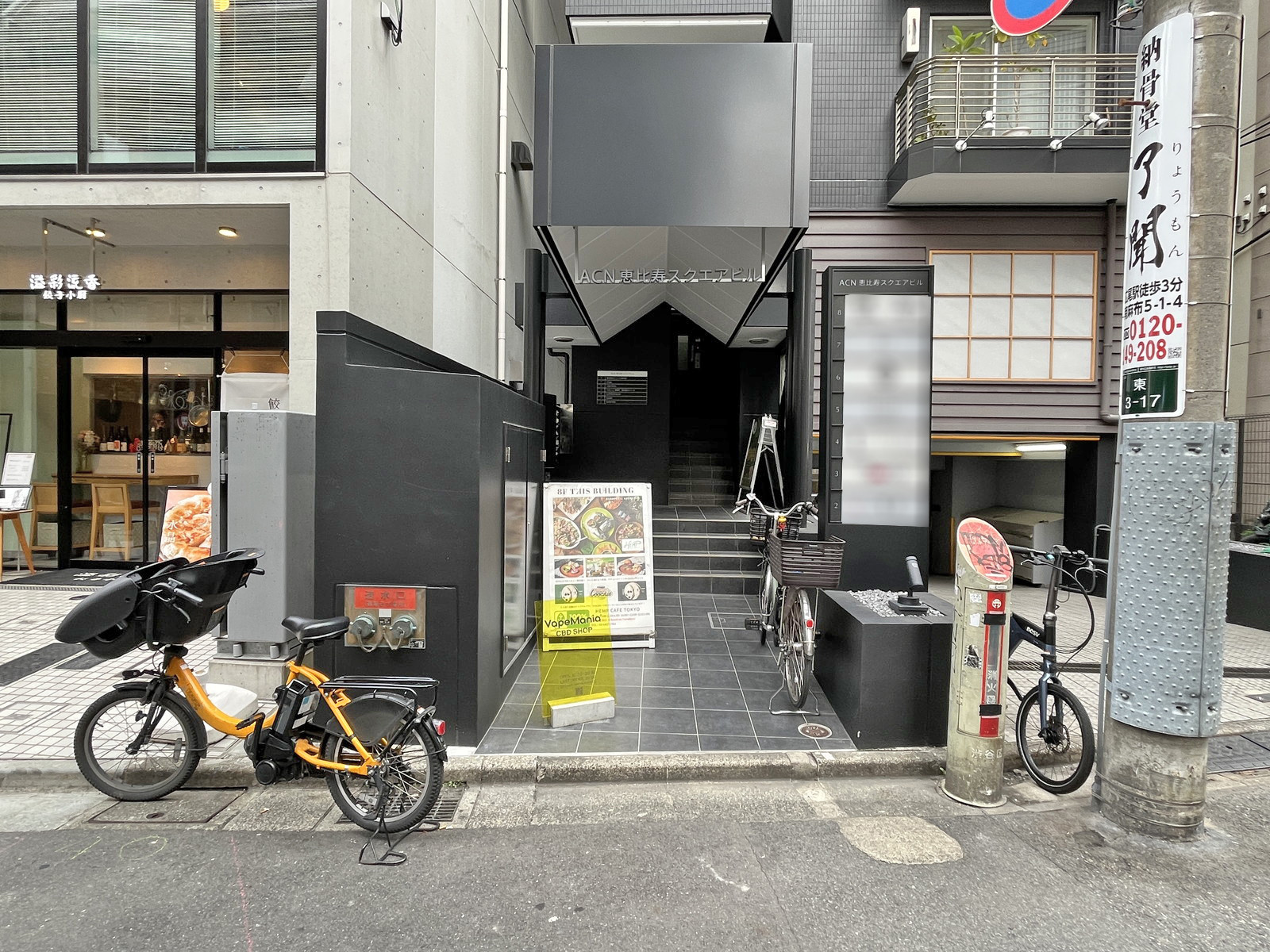 オフィスビル出入口