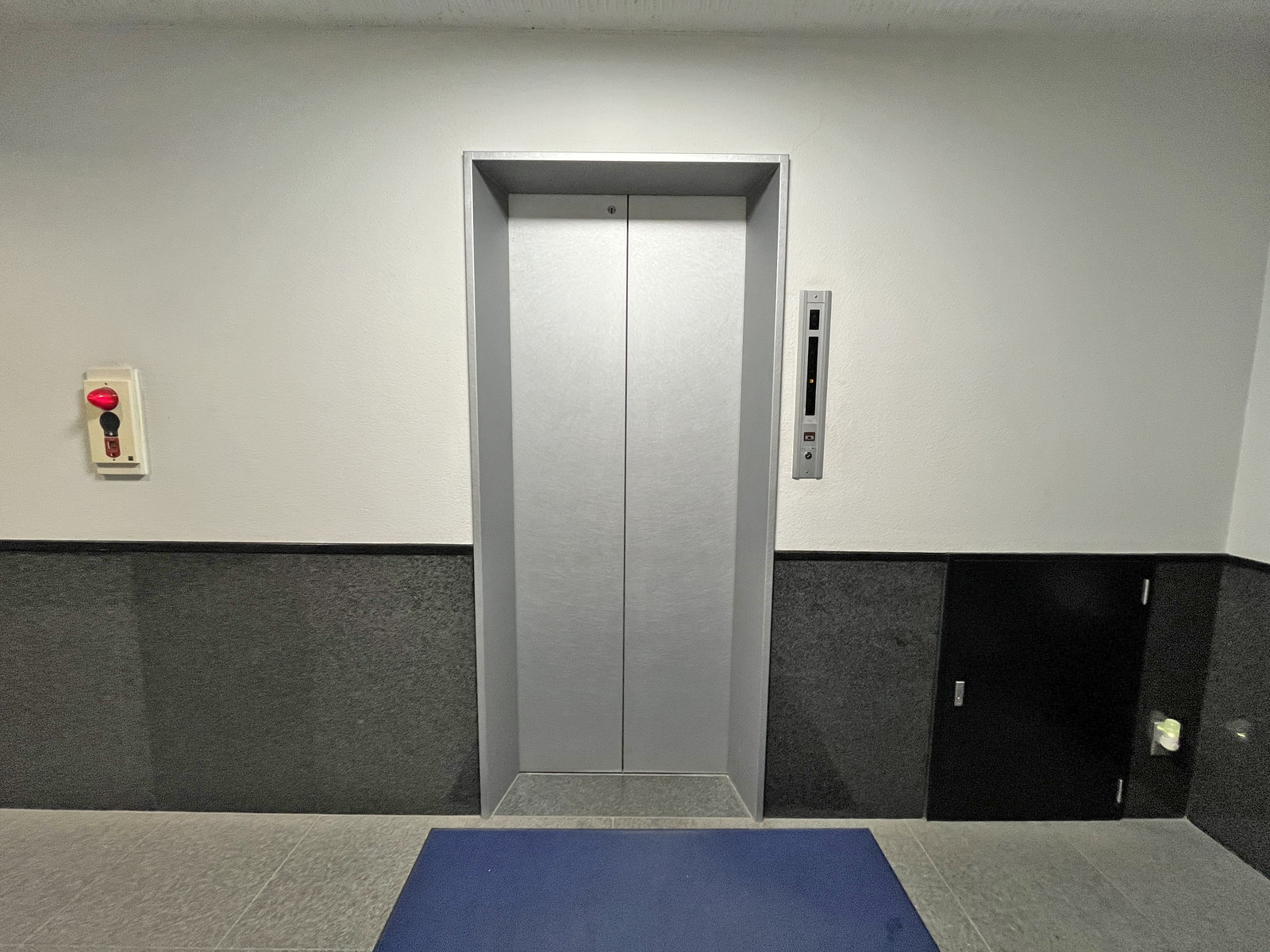 エレベーター(1基)