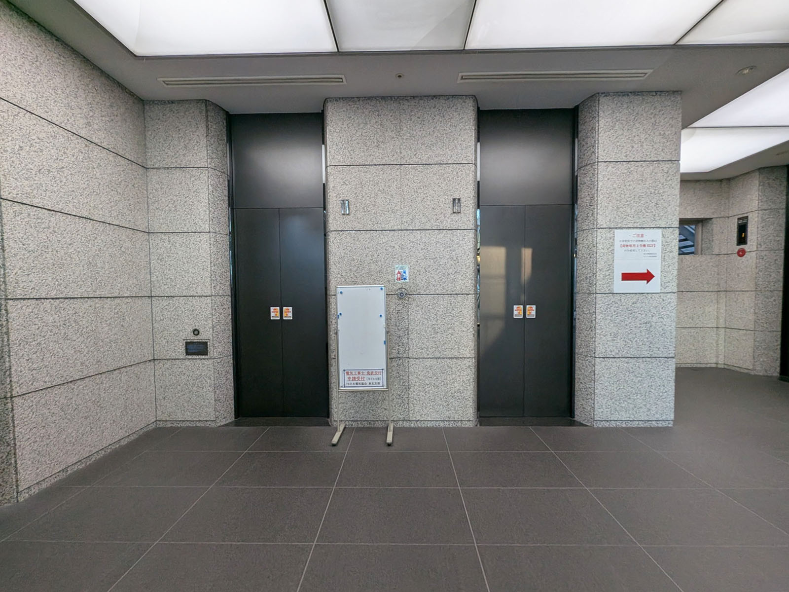 エレベーター(2基)