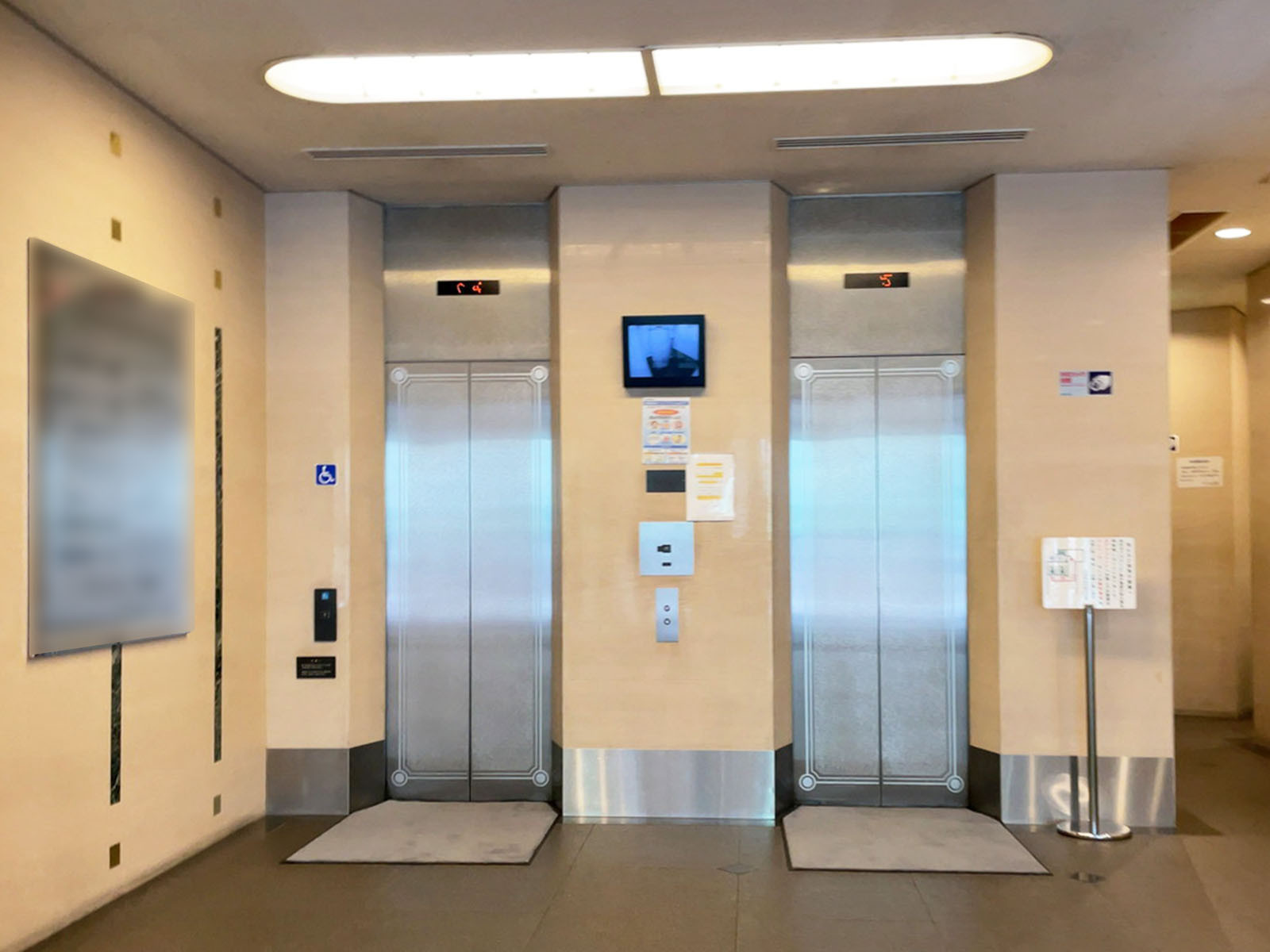 エレベーター(2基)