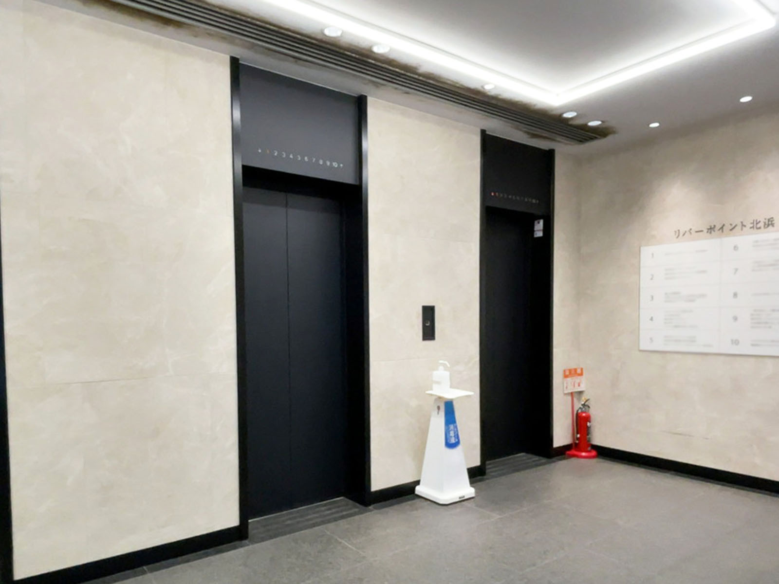 エレベーター(2基)