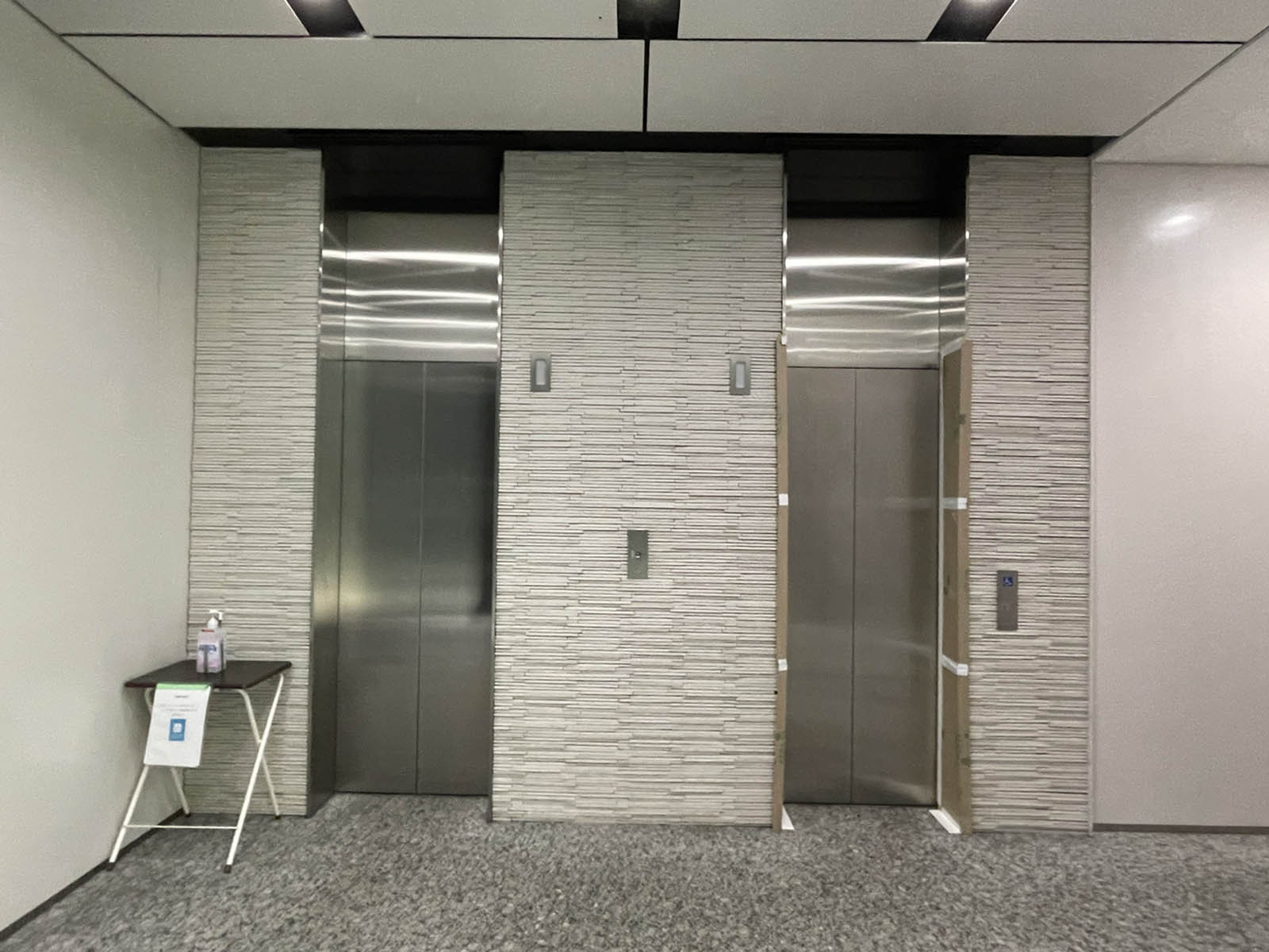 エレベーター(2基)