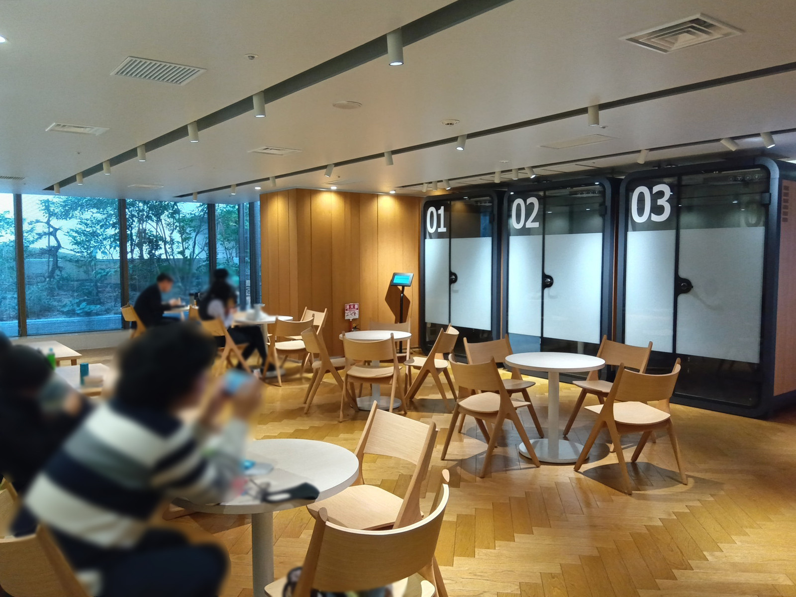 ラウンジ