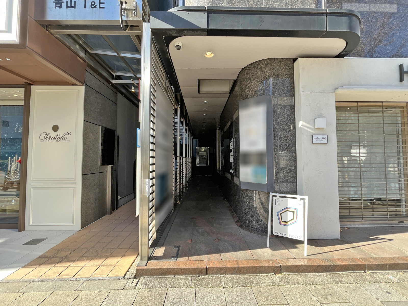 オフィスビル出入口