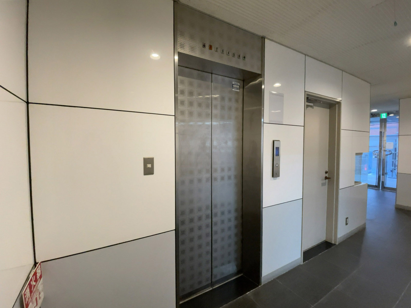 エレベーター(1基)