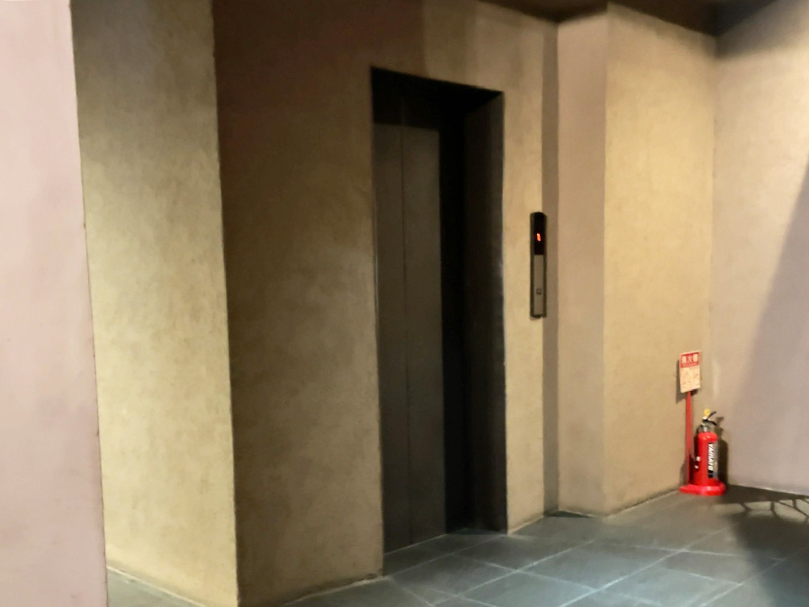 エレベーター(1基)