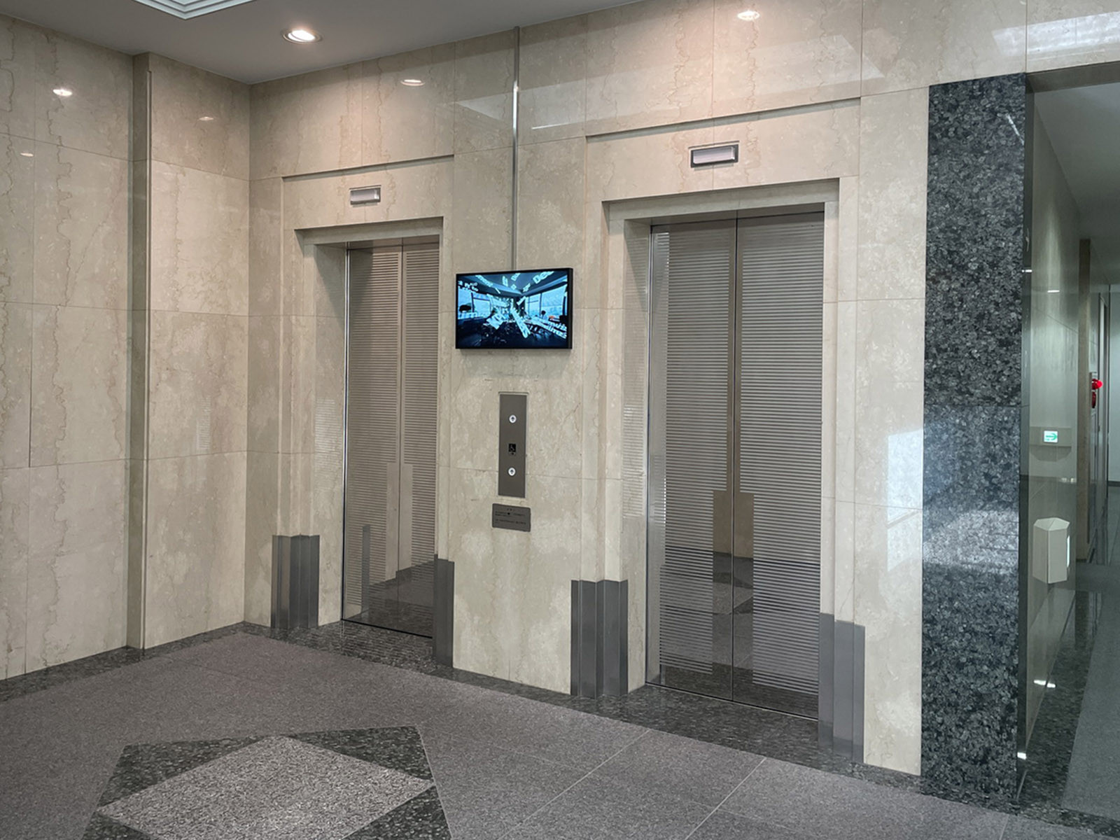 エレベーター(2基)