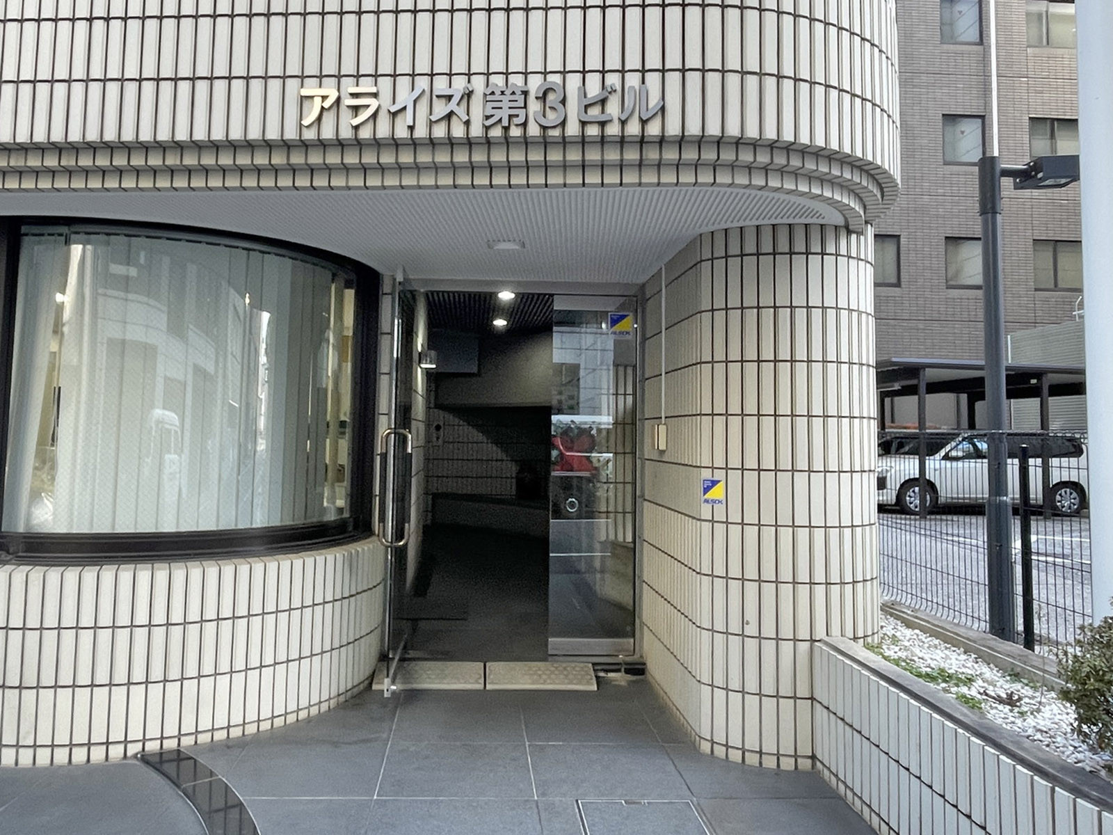 オフィスビル出入口