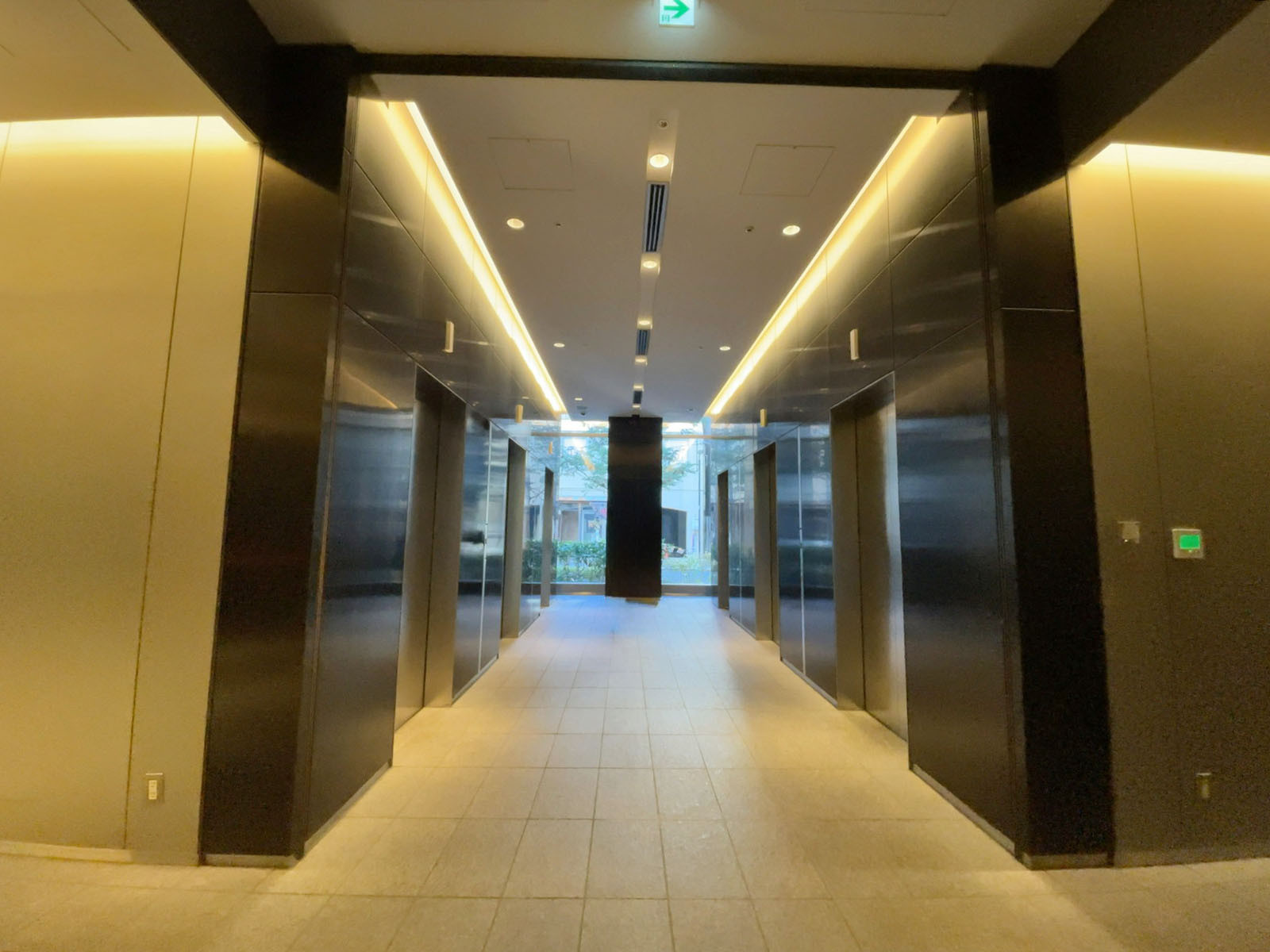 エレベーター(5基)