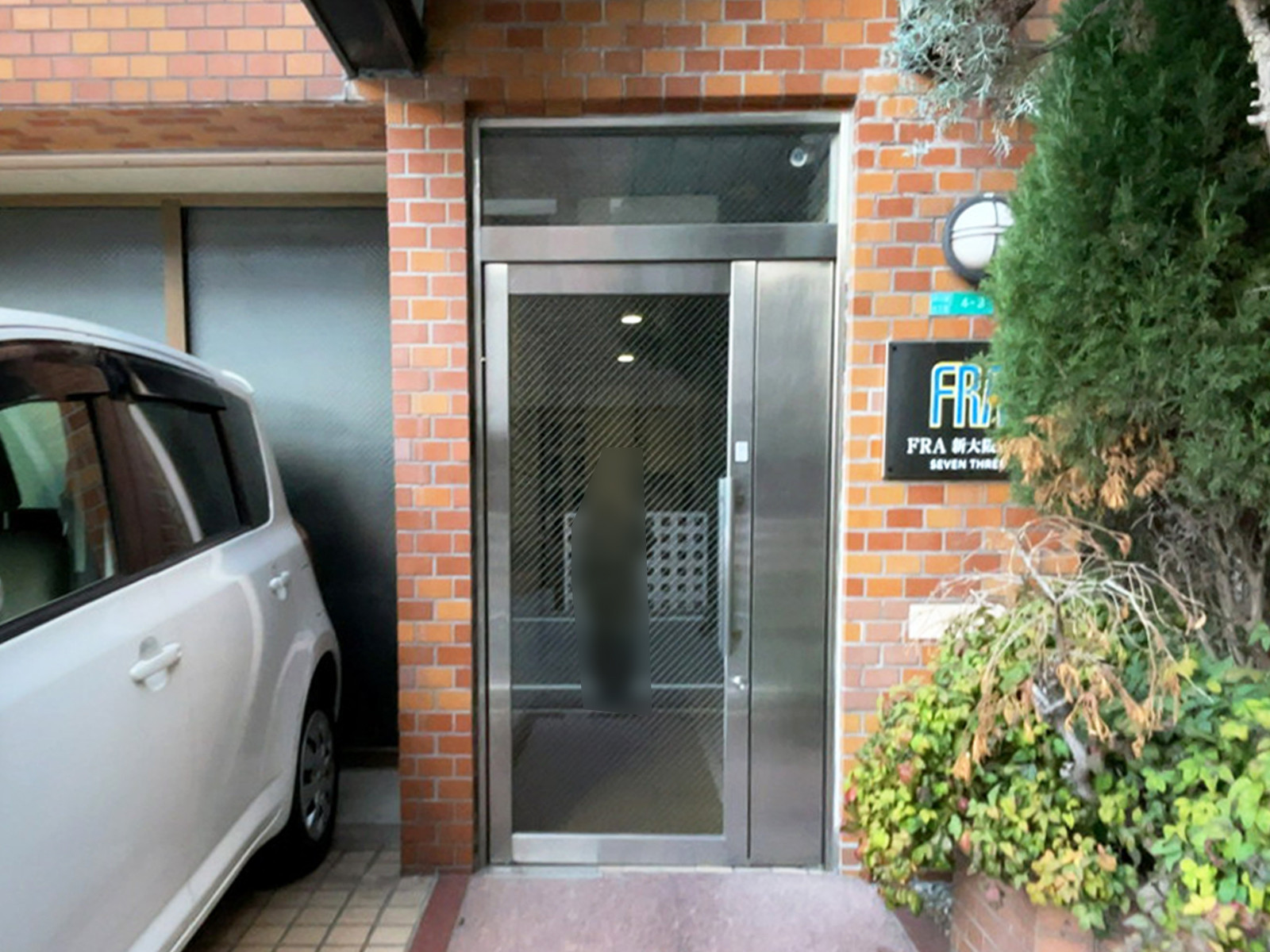 オフィスビル出入口