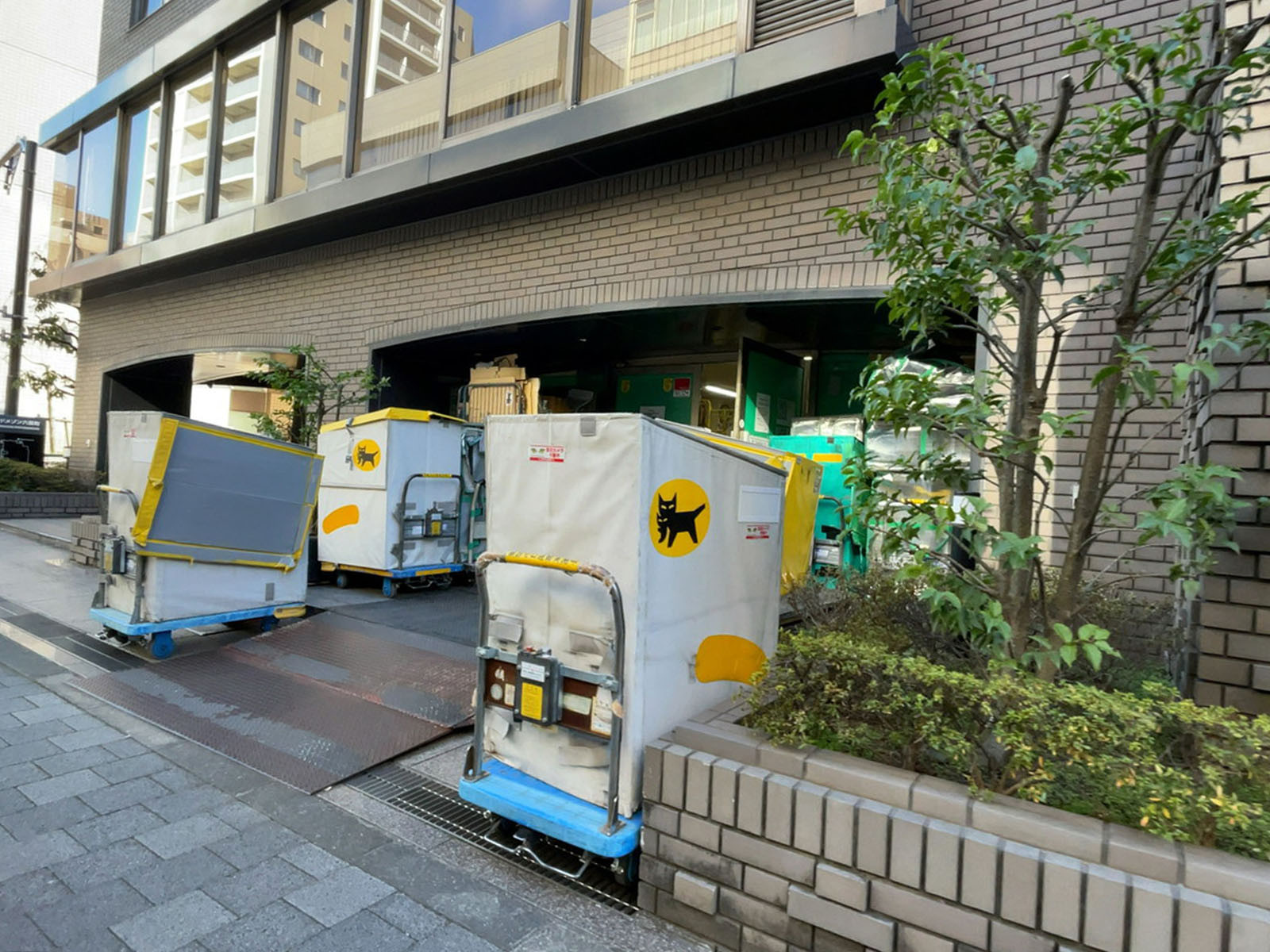 1階のヤマト運輸 六番町営業所
