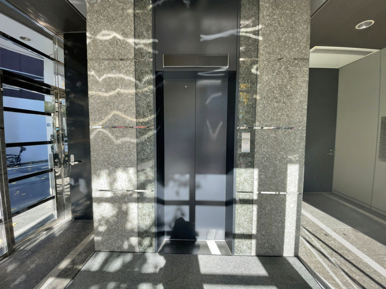 エレベーター(1基)