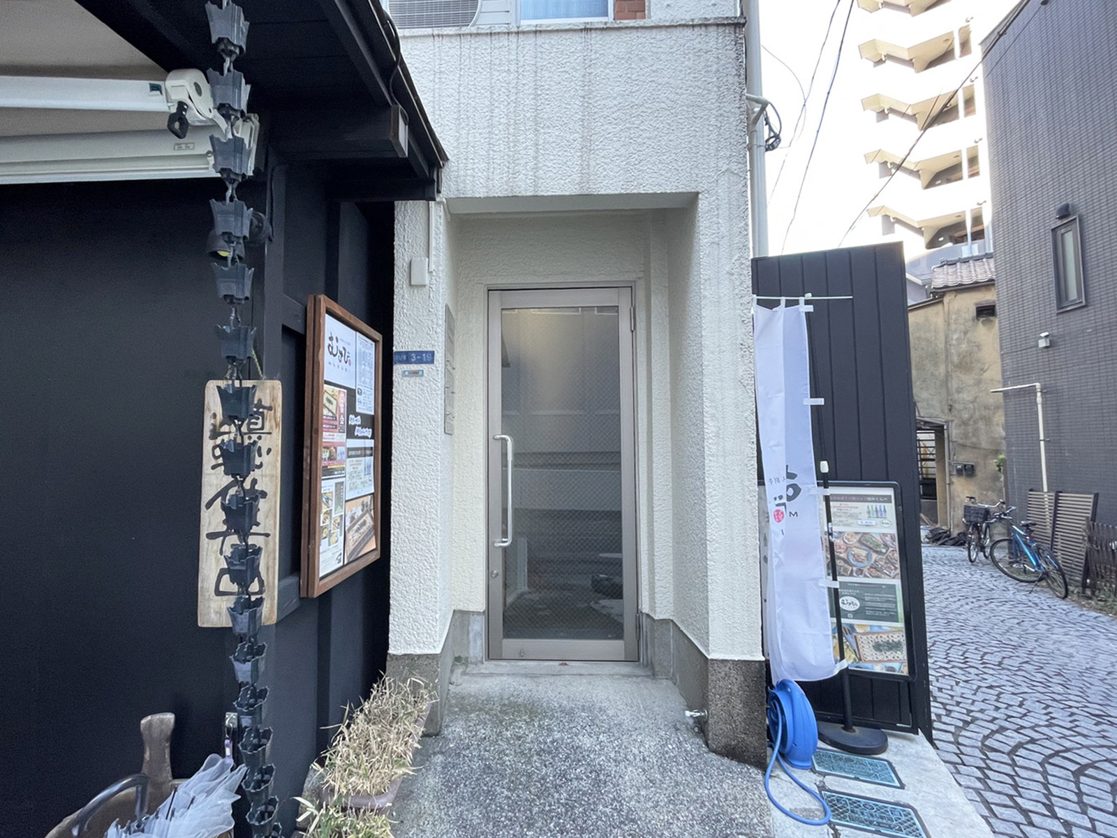 オフィスビル出入口