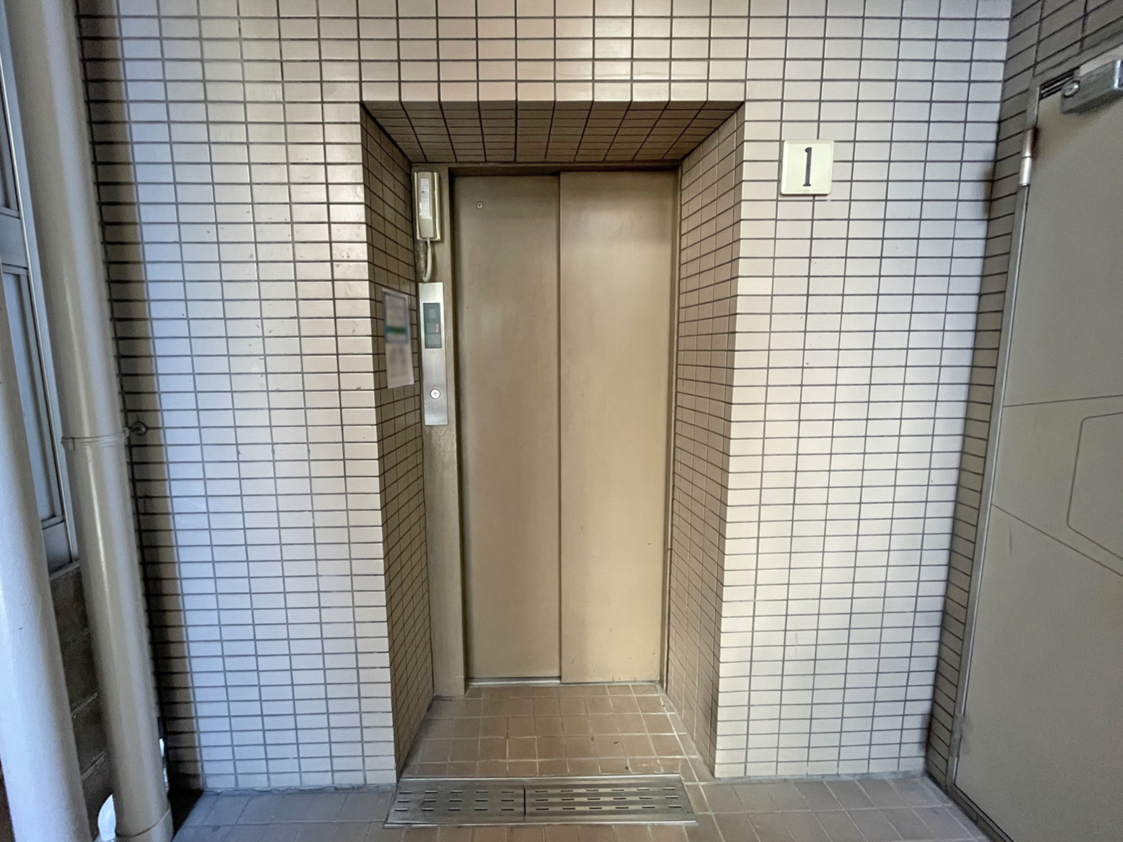 エレベーター(1基)
