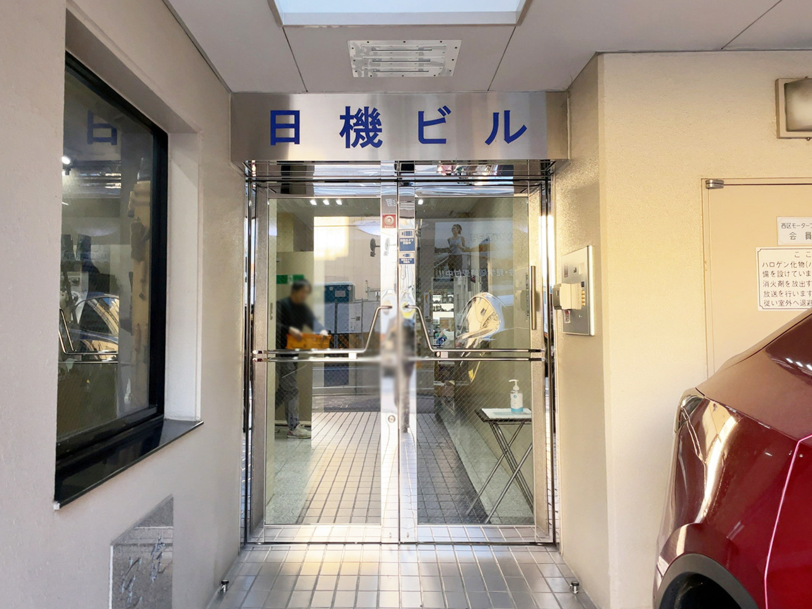 オフィスビル出入口
