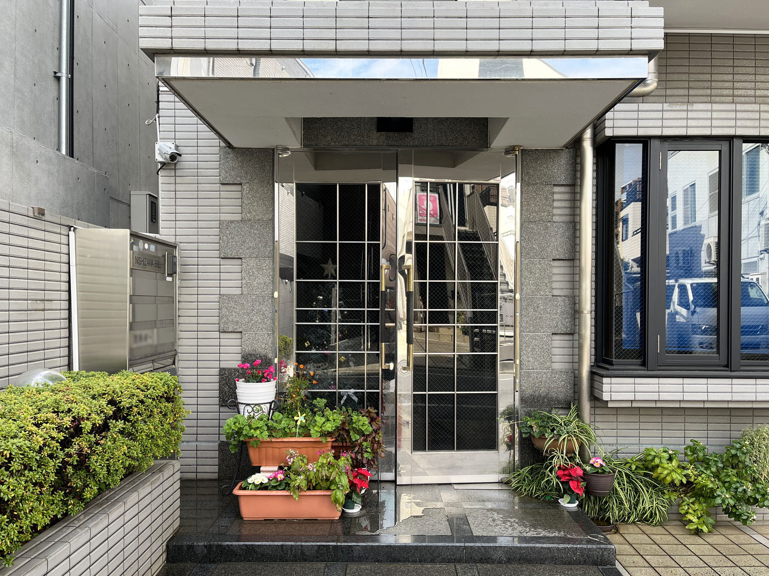 オフィスビル出入口