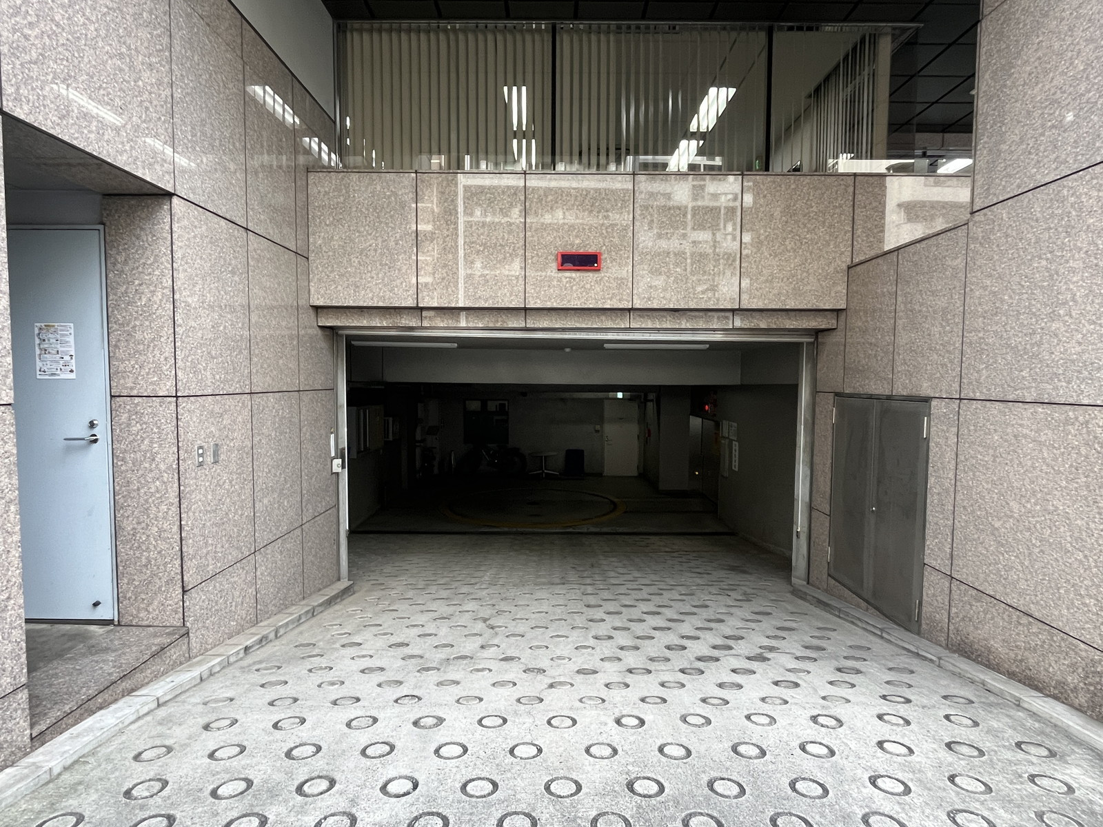 駐車場入口