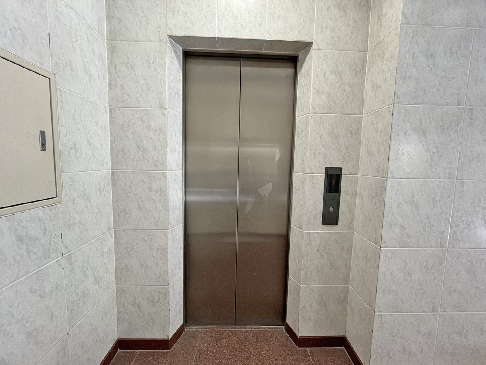エレベーター(1基)