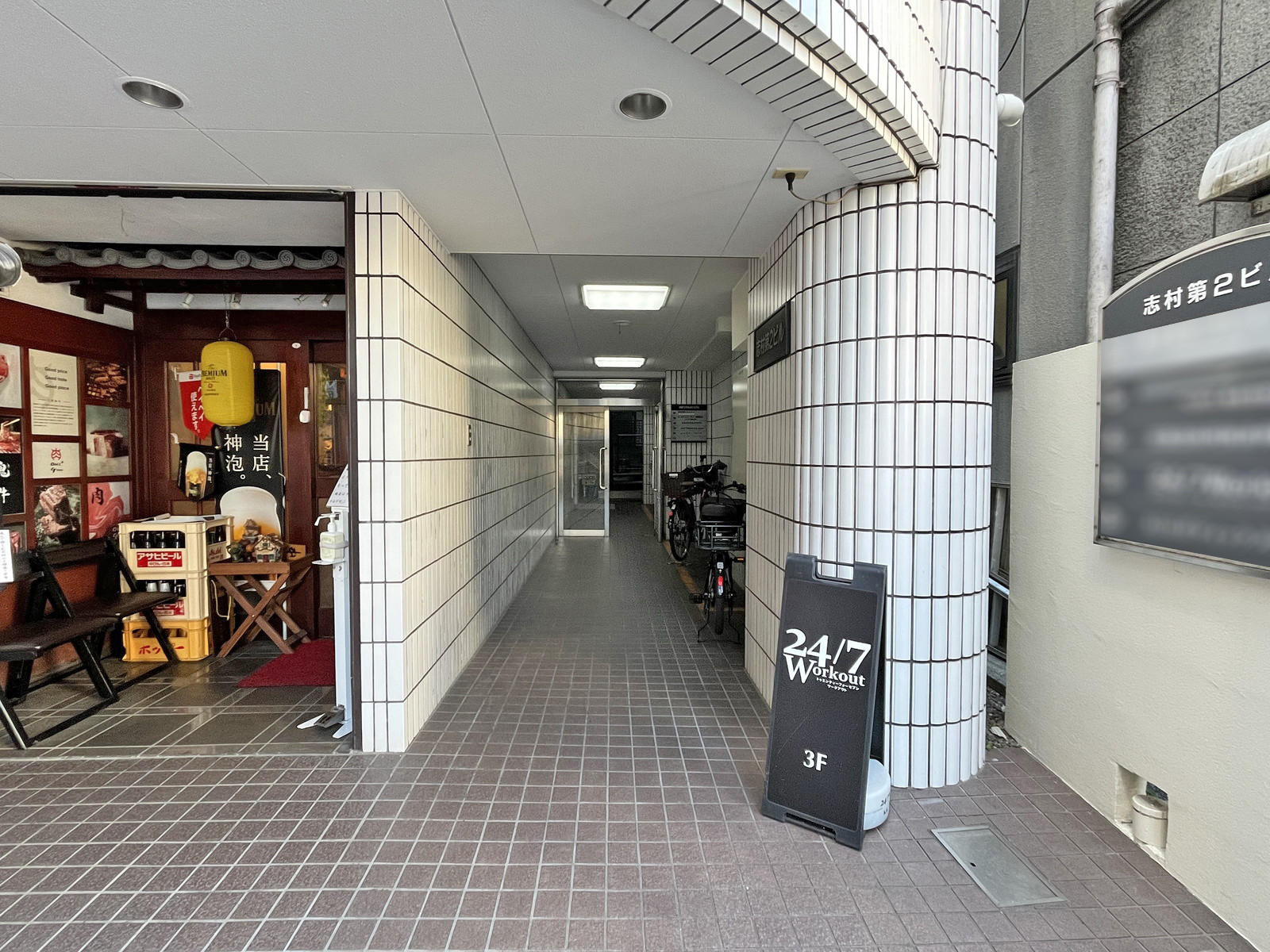 オフィスビル出入口