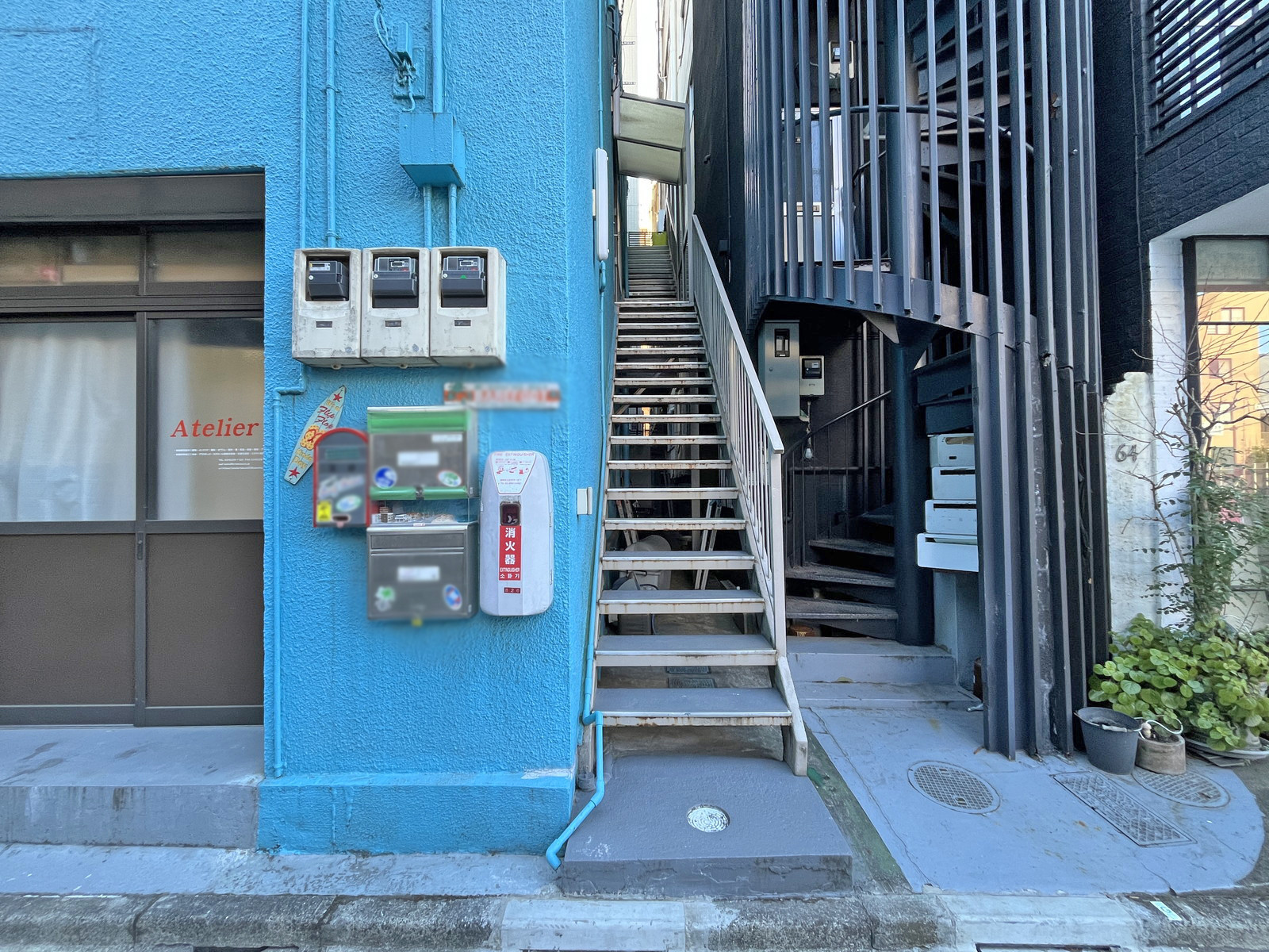 オフィスビル出入口