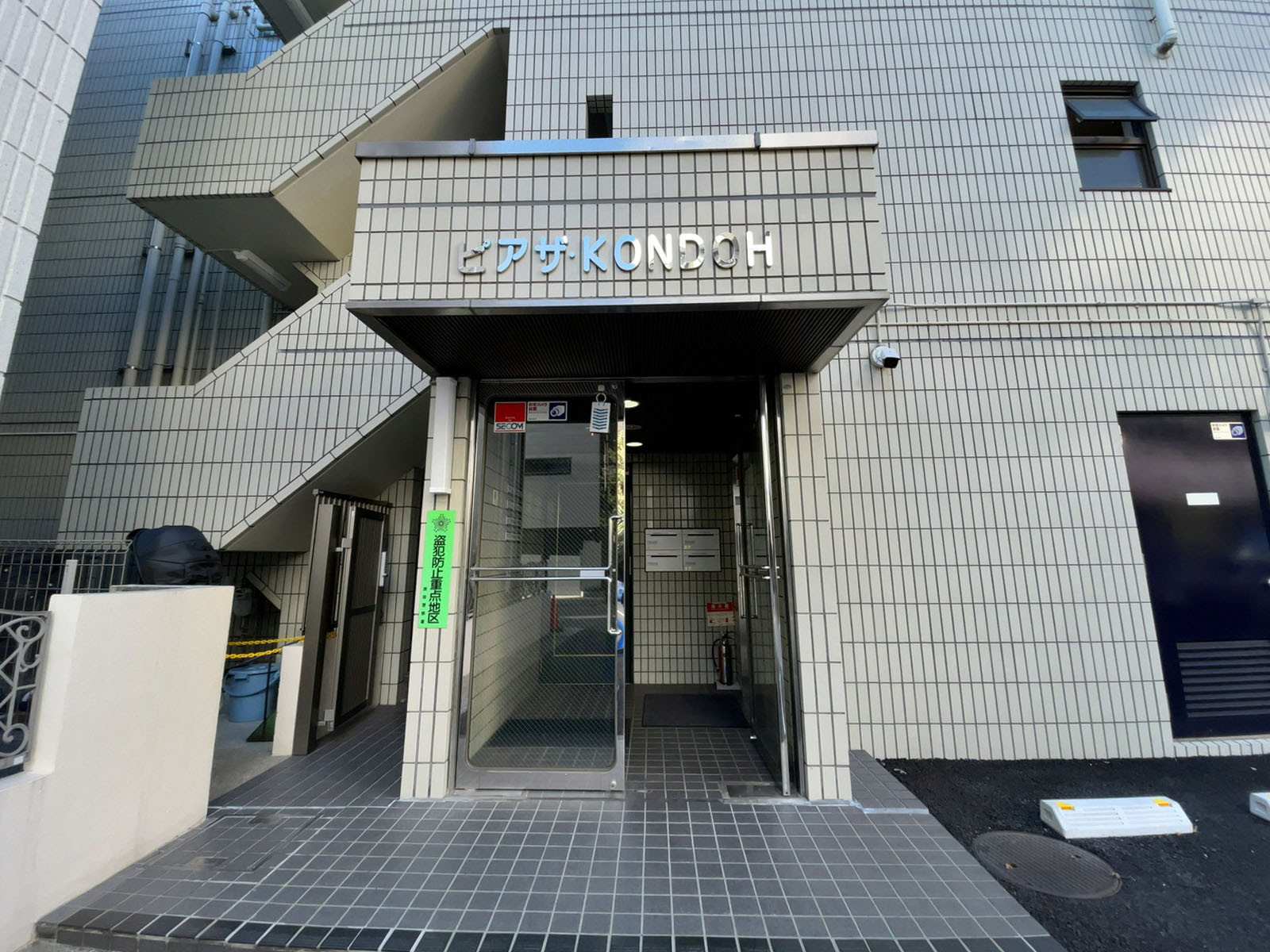 オフィスビル出入口