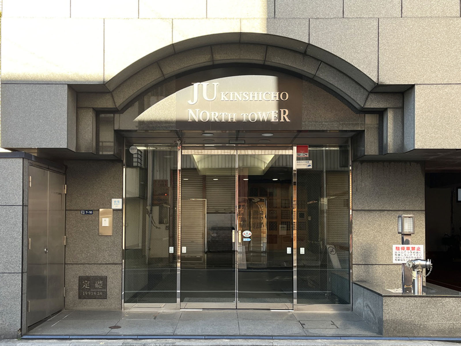 オフィスビル出入口