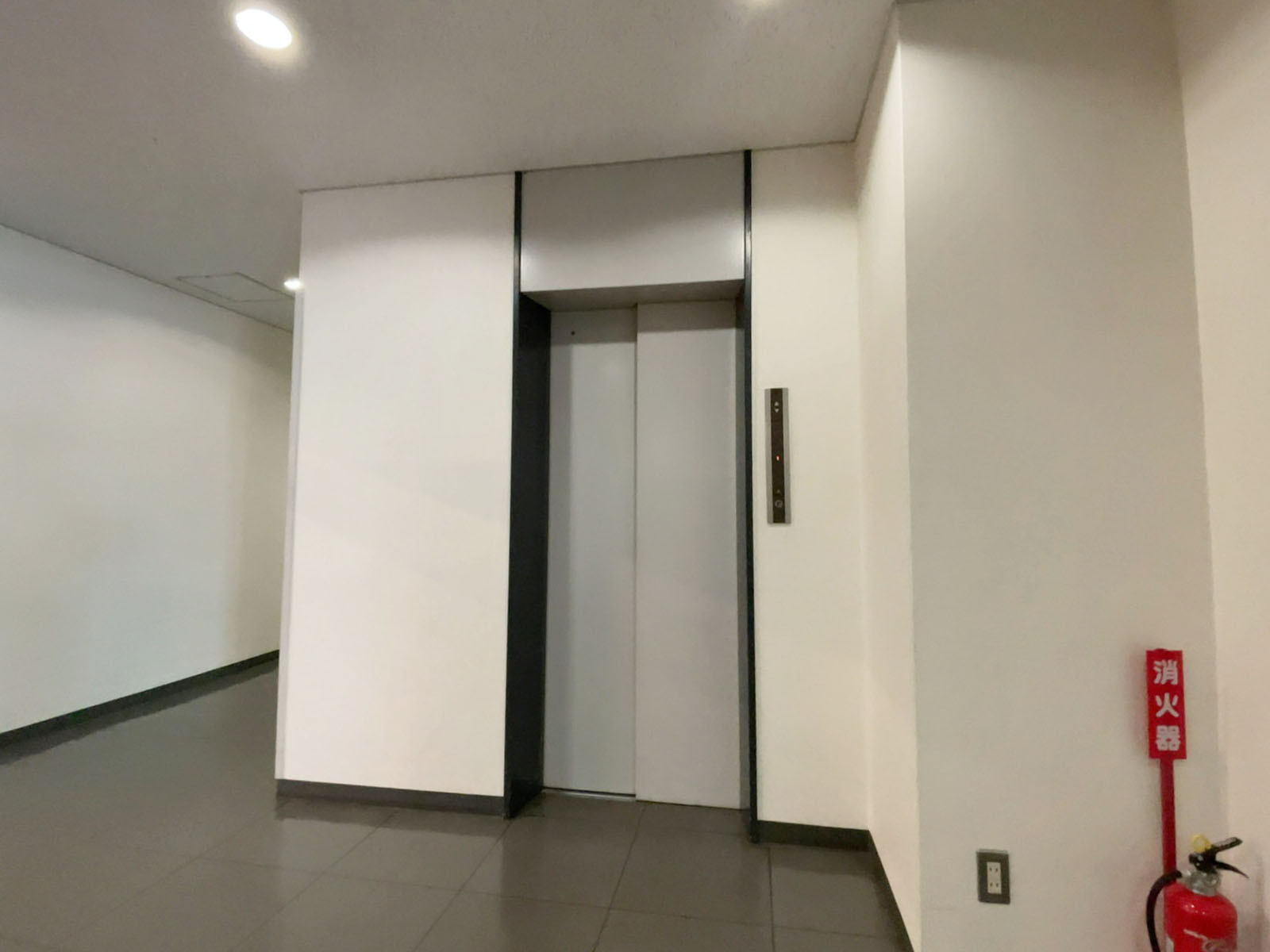 エレベーター(1基)