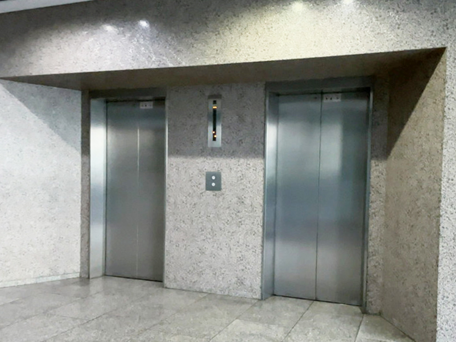 エレベーター(2基)