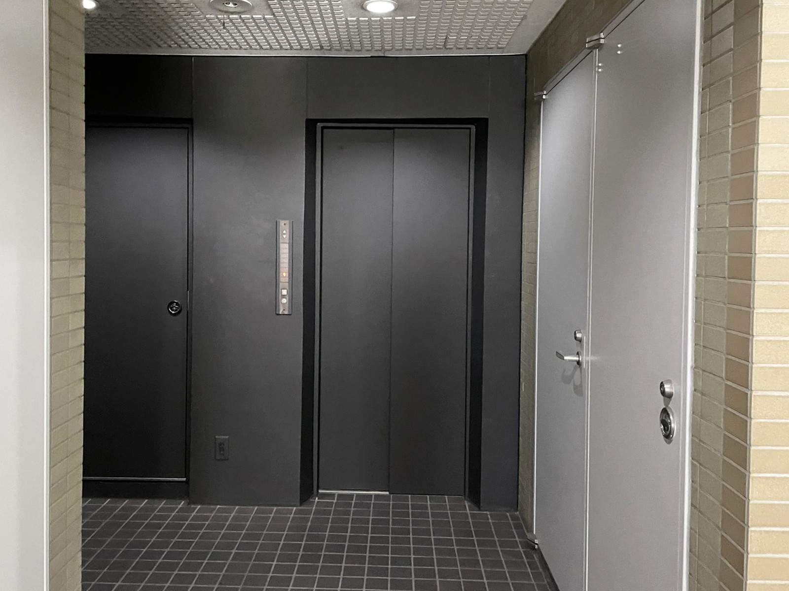 エレベーター(1基)