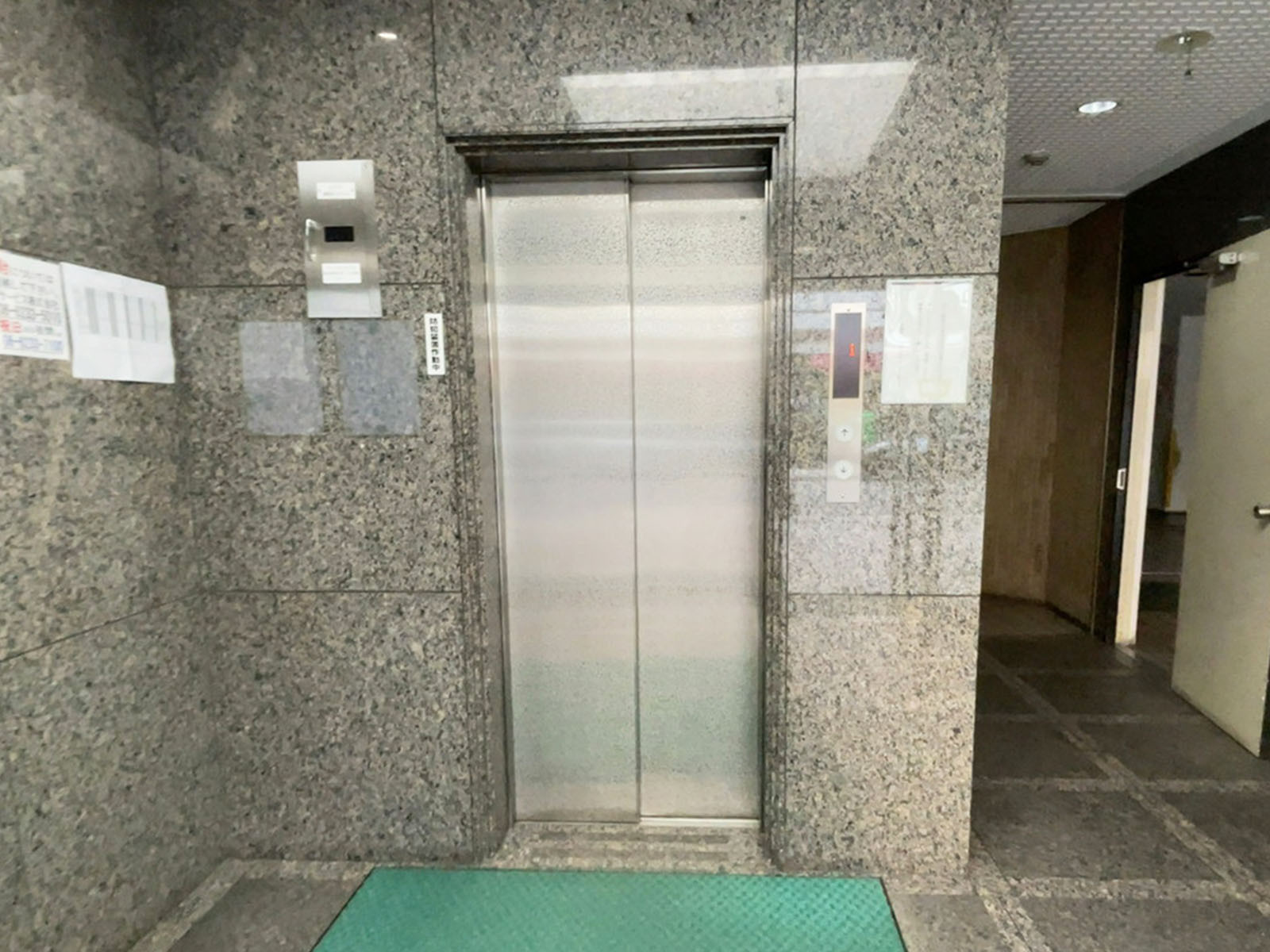エレベーター(1基)