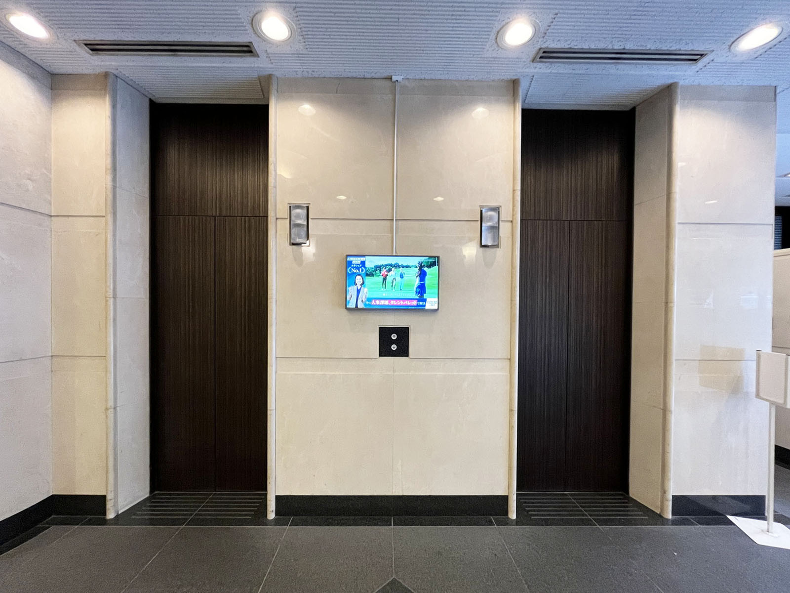 エレベーター(2基)