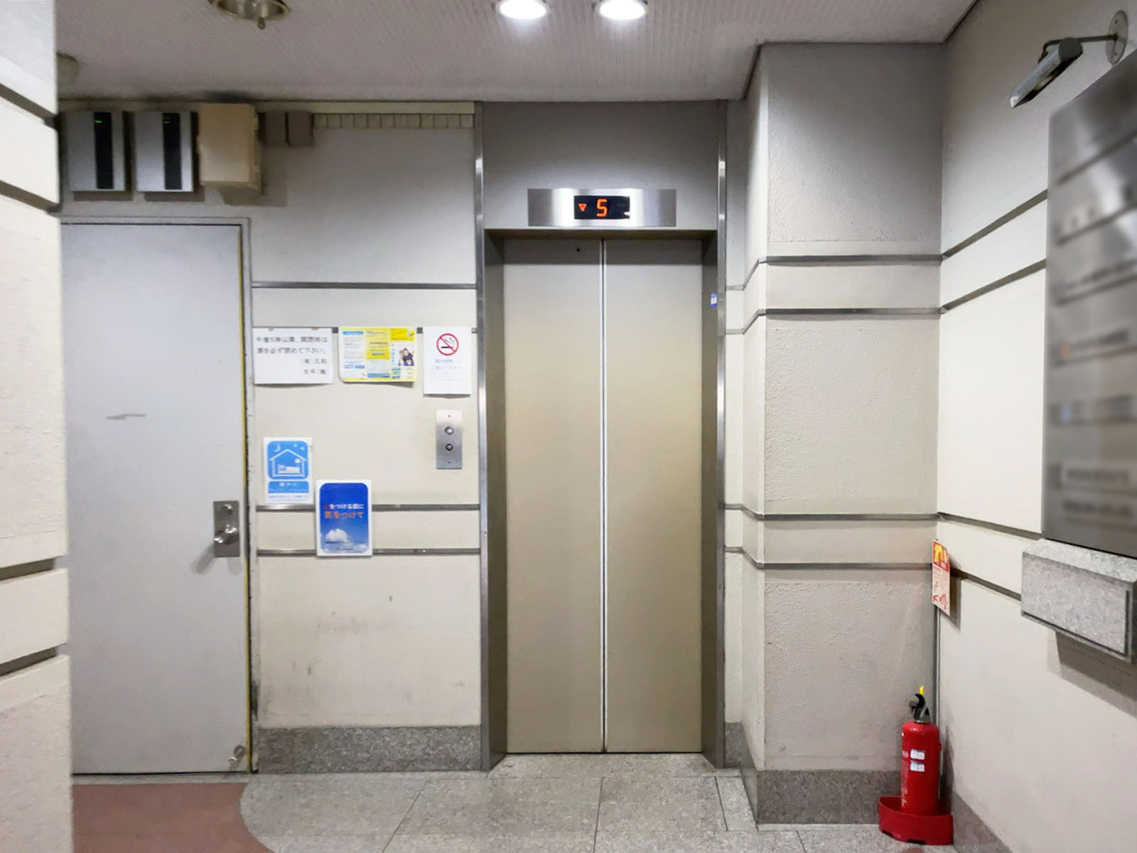 エレベーター(1基)