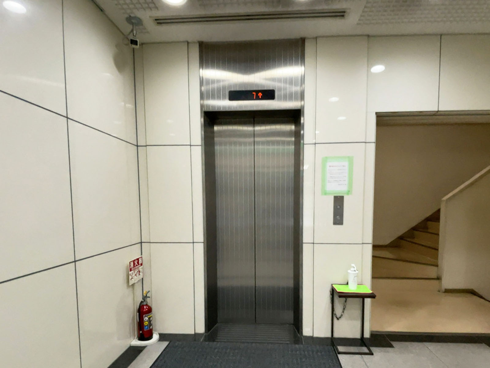 エレベーター(1基)