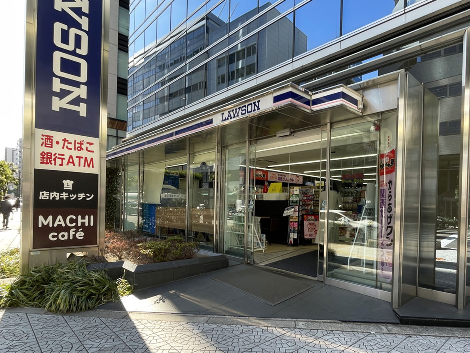 1階のローソン MID西本町ビル店
