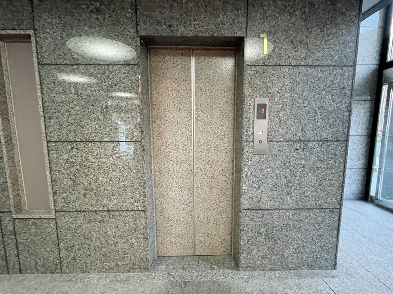 エレベーター(1基)