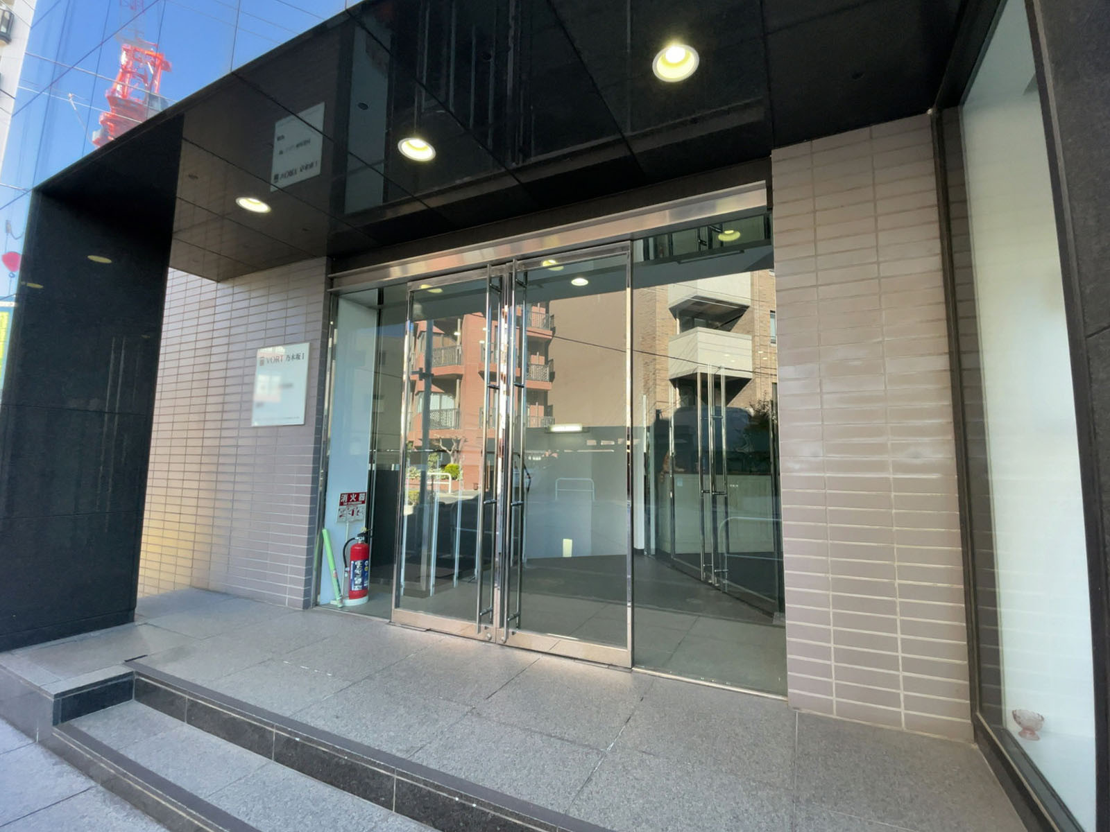 オフィスビル出入口