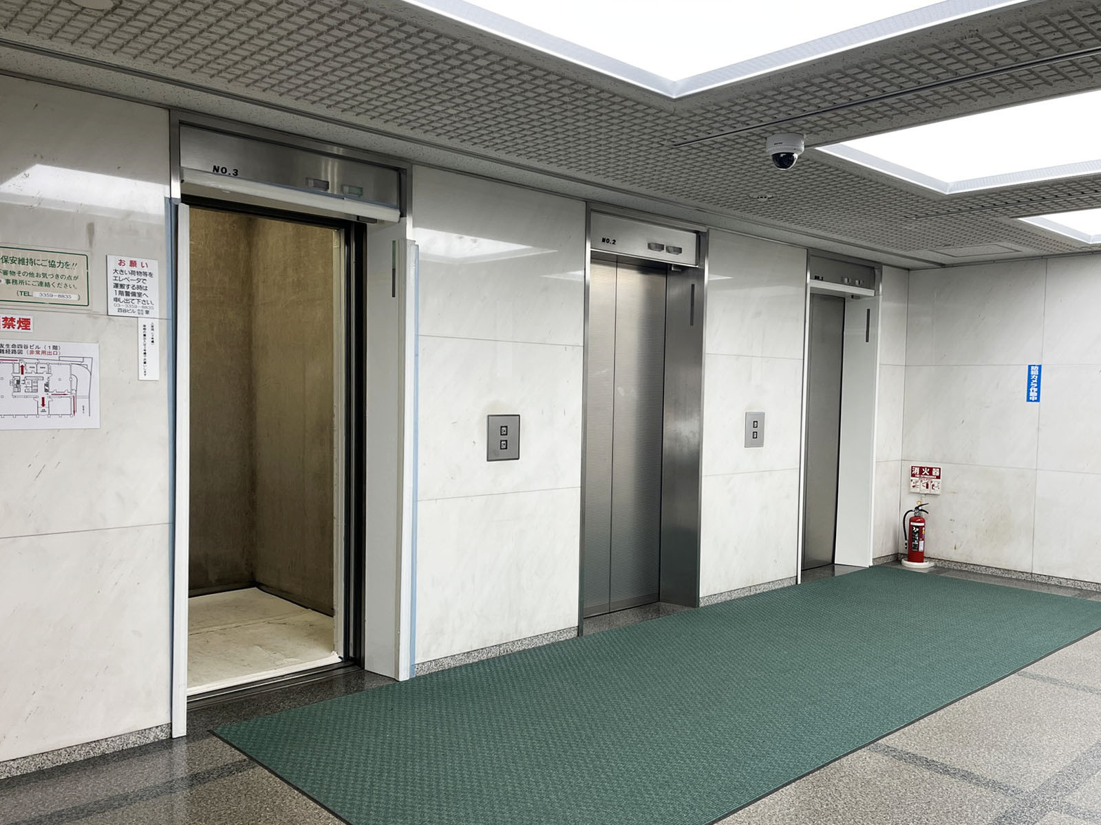 エレベーター(3基)