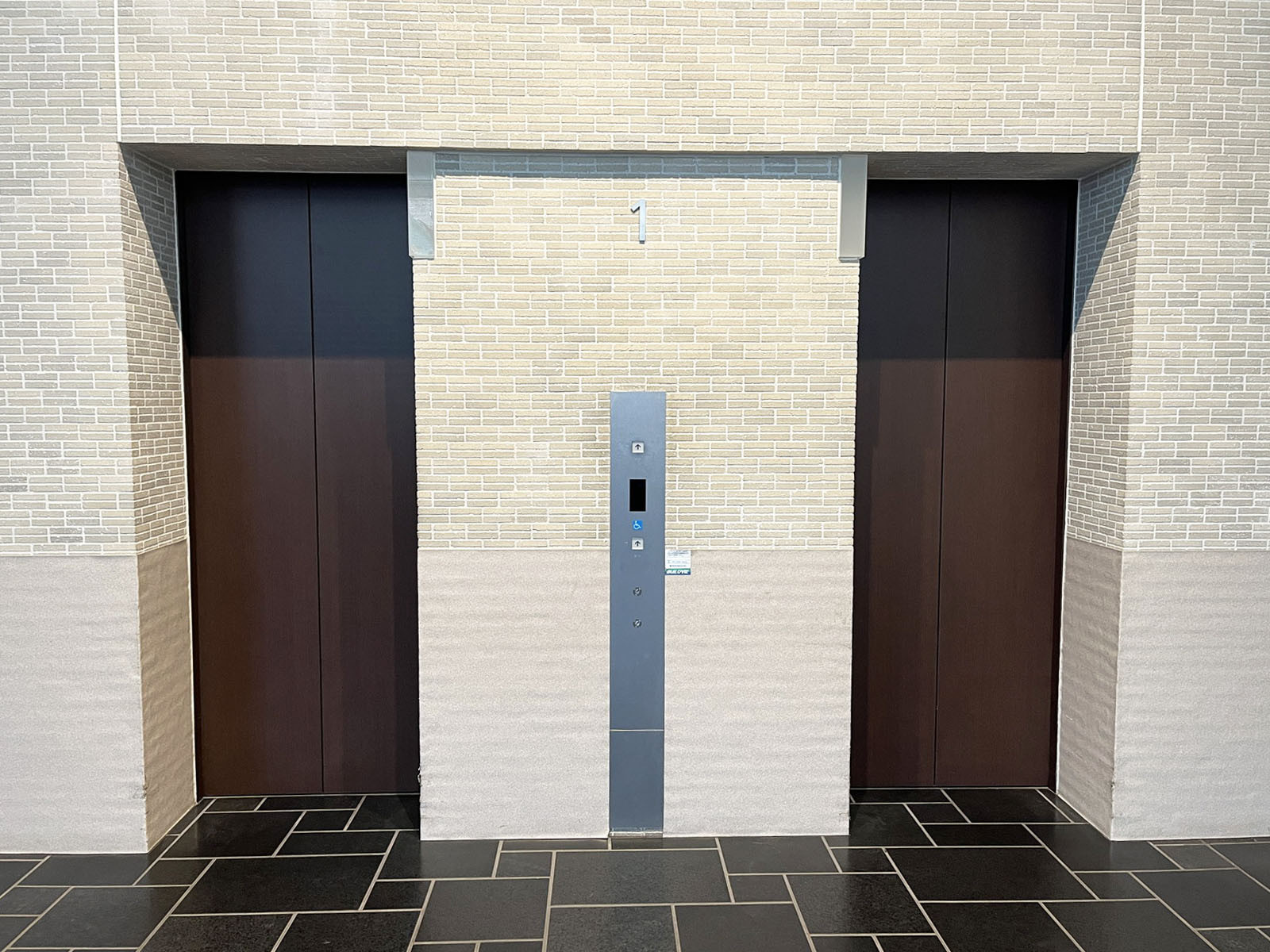 エレベーター(2基)