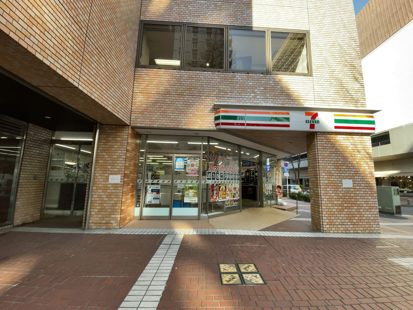 1階のセブン-イレブン 横浜関内大通り店