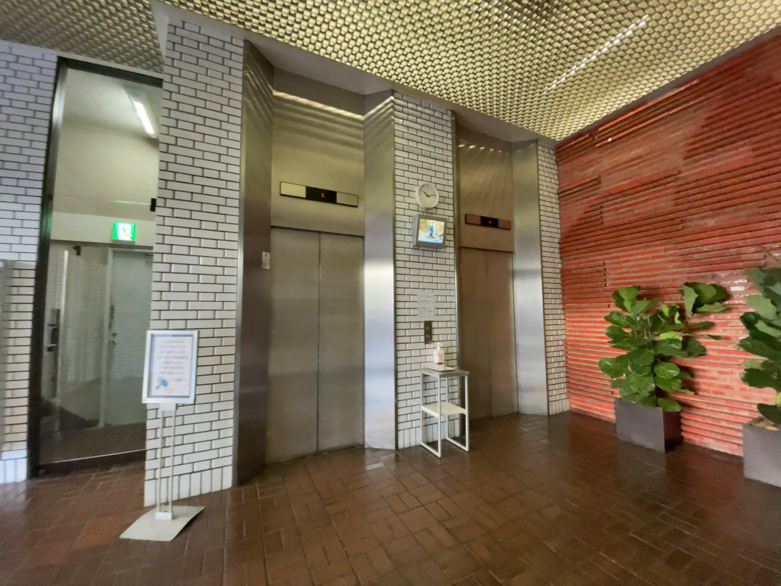 エレベーター(2基)