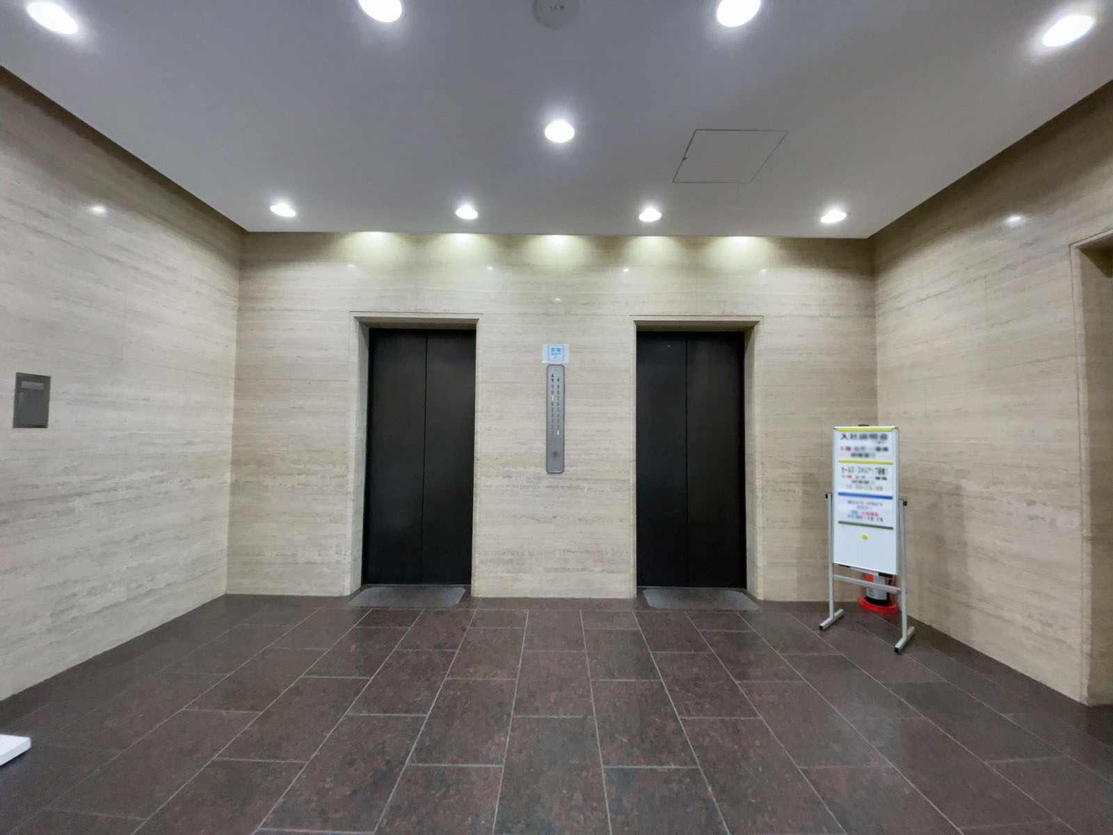 エレベーター(2基)