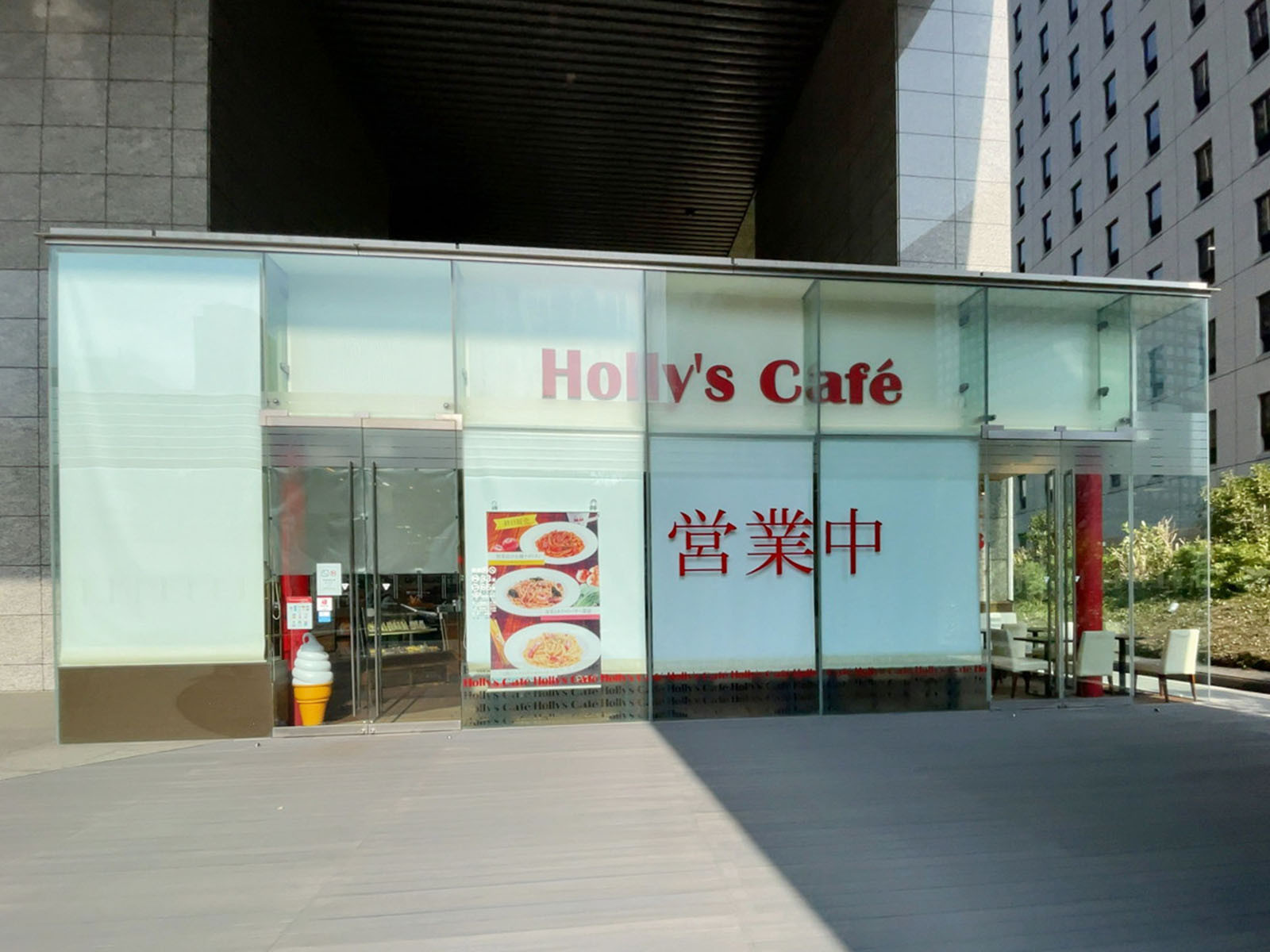 1階のホリーズカフェ 中之島セントラルタワー店