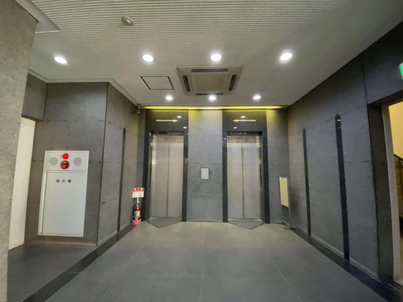 エレベーター(2基)