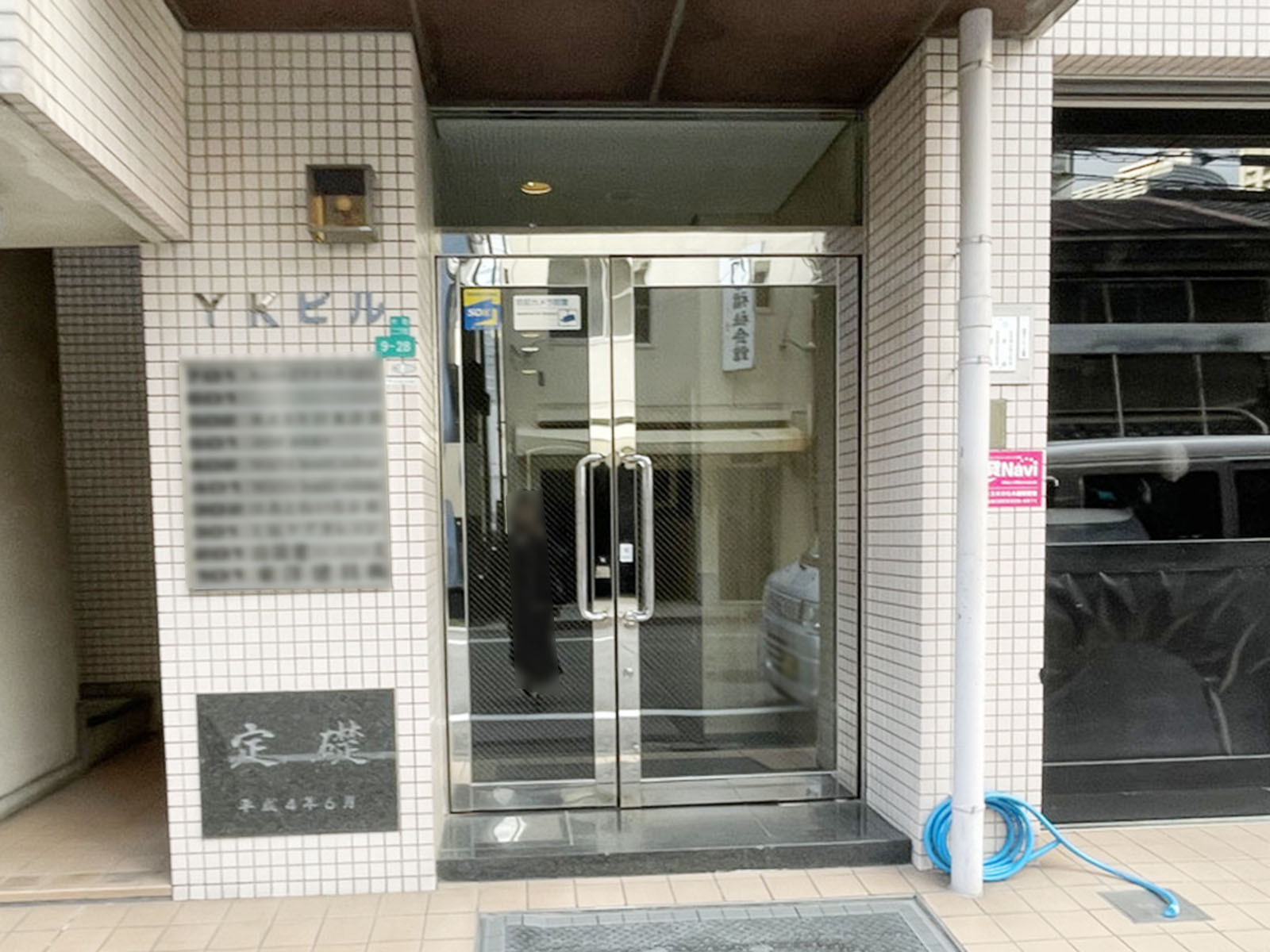 オフィスビル出入口